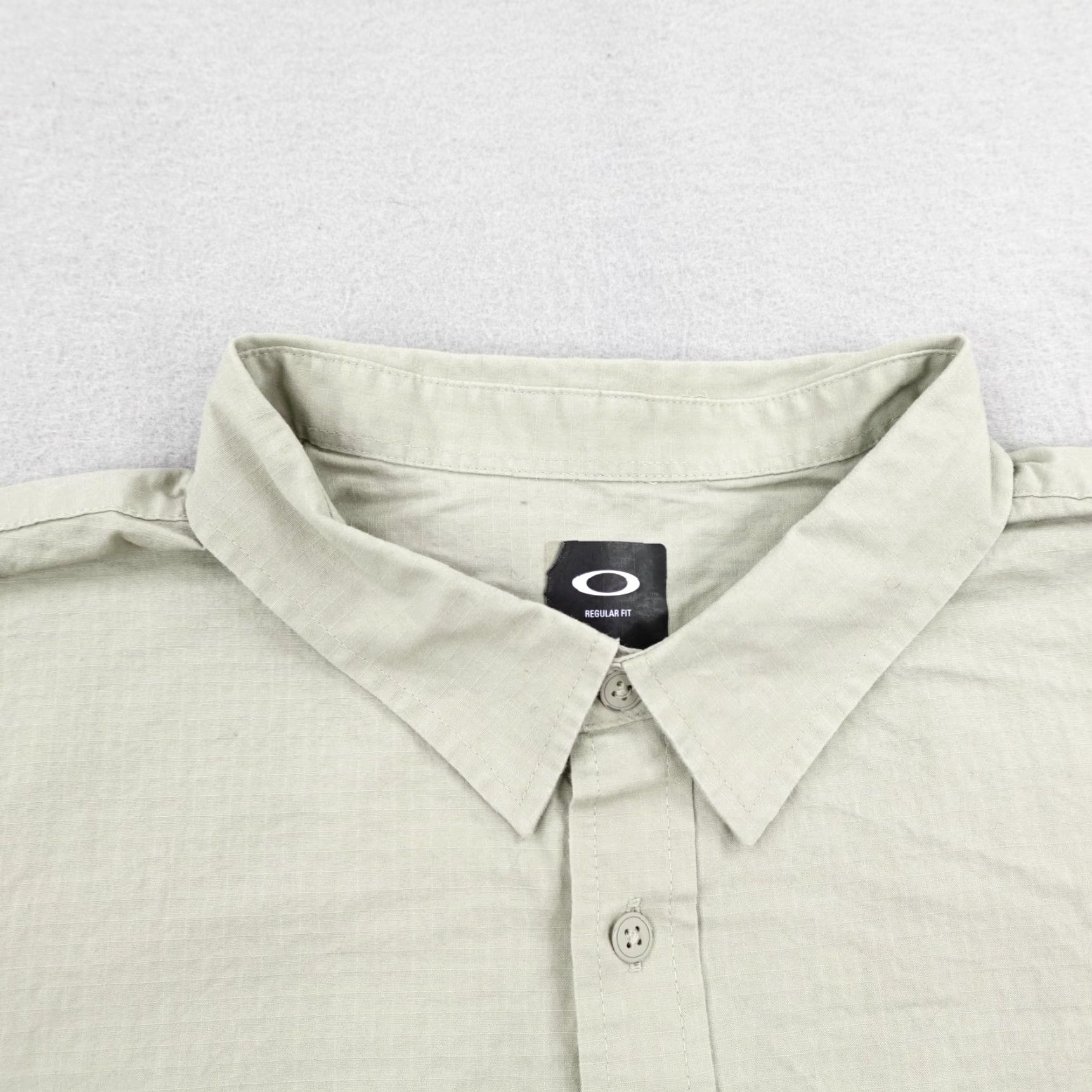 Oakley Oakley Shirt Mens XL Gray Button-Up Short Sleeve Outdoor Ripstop Lightweight Pockets Bre breathable Collar Oxford Size US XL / EU 56 / 4 - 2 Thumbnail