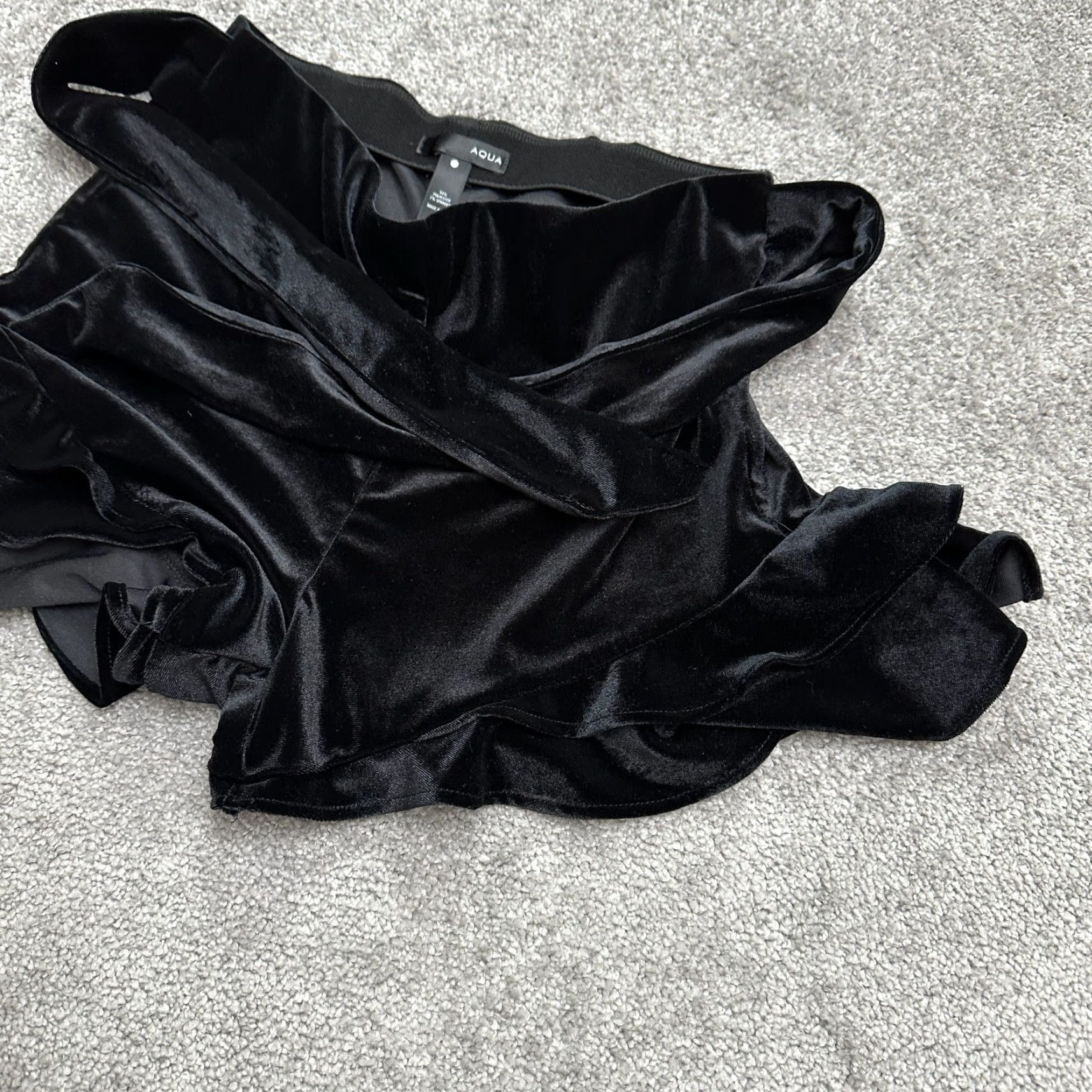 AQUA Aqua Velvet Ruffle Shorts Womens Small Black Stretch Belted Size 28" / US 6 / IT 42 - 3 Thumbnail