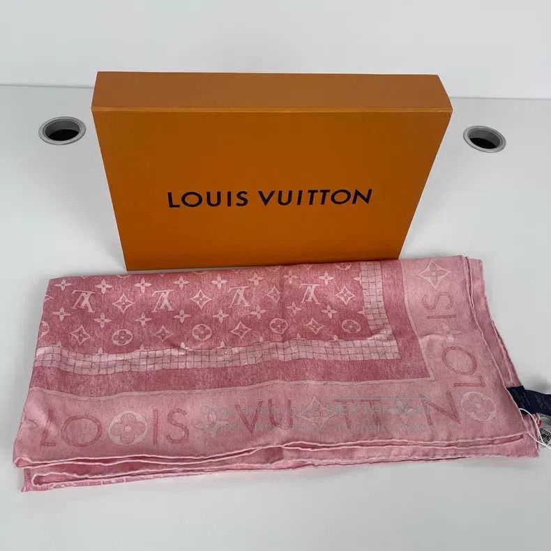 Louis Vuitton Louis Vuitton Pink and white printed mulberry silk scarf Size ONE SIZE - 1 Thumbnail