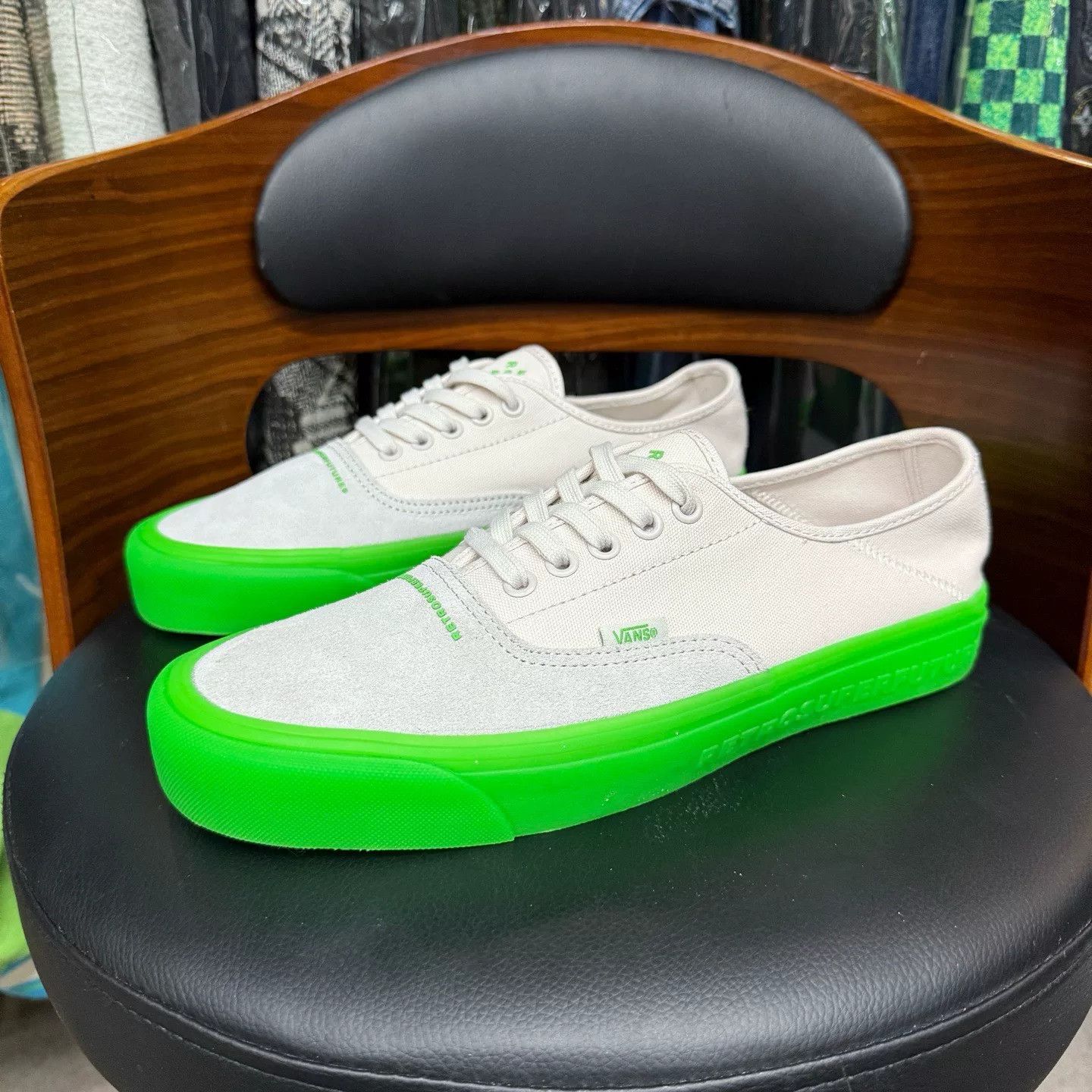 Vans Vans Retro Green Lowtop Sneakers 43 Men Size US 10 / EU 43 - 1 Thumbnail