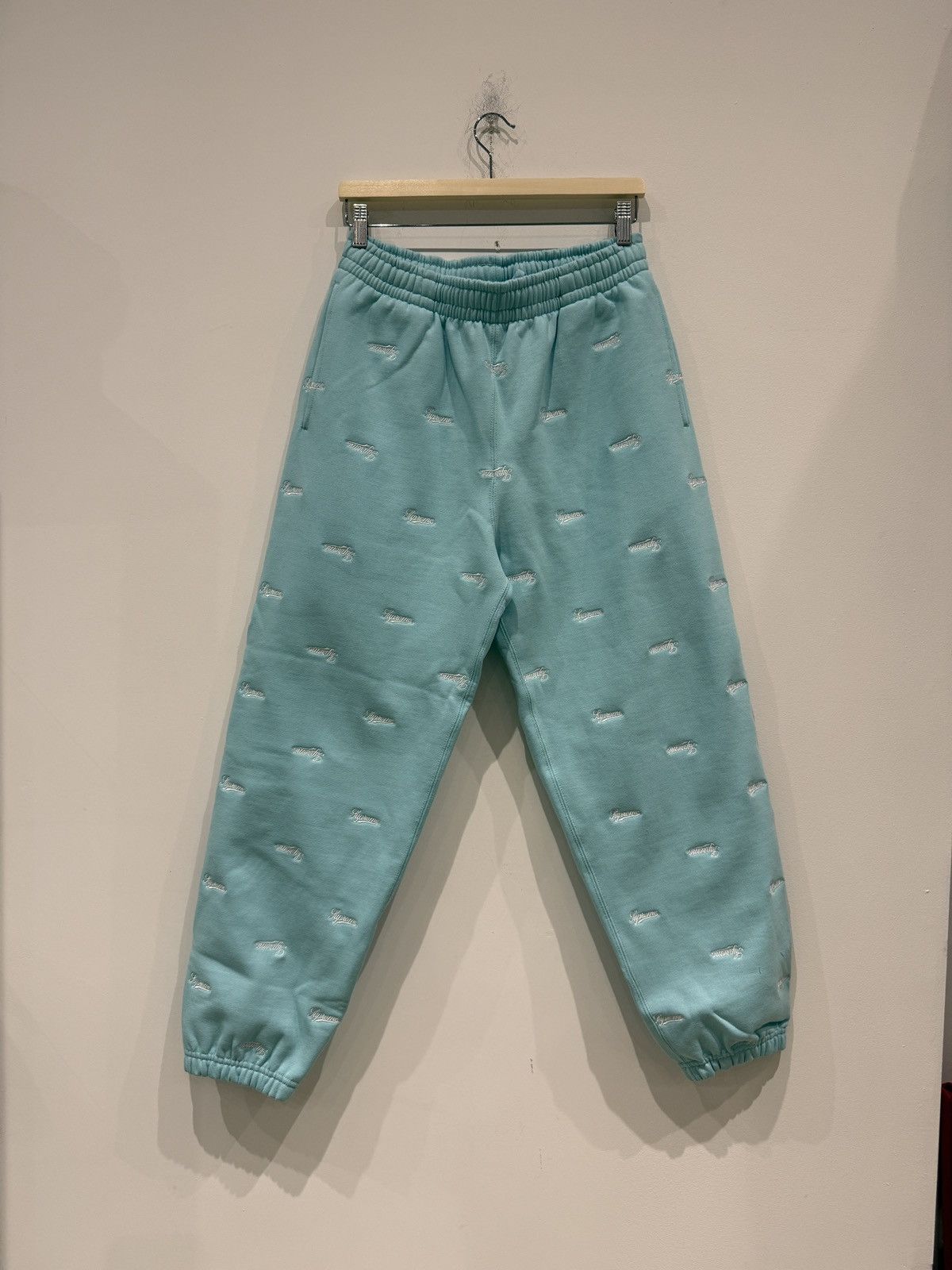 Supreme Supreme Repeat Script Sweatpants Light Blue Size: M Size US 32 / EU 48 - 1 Thumbnail