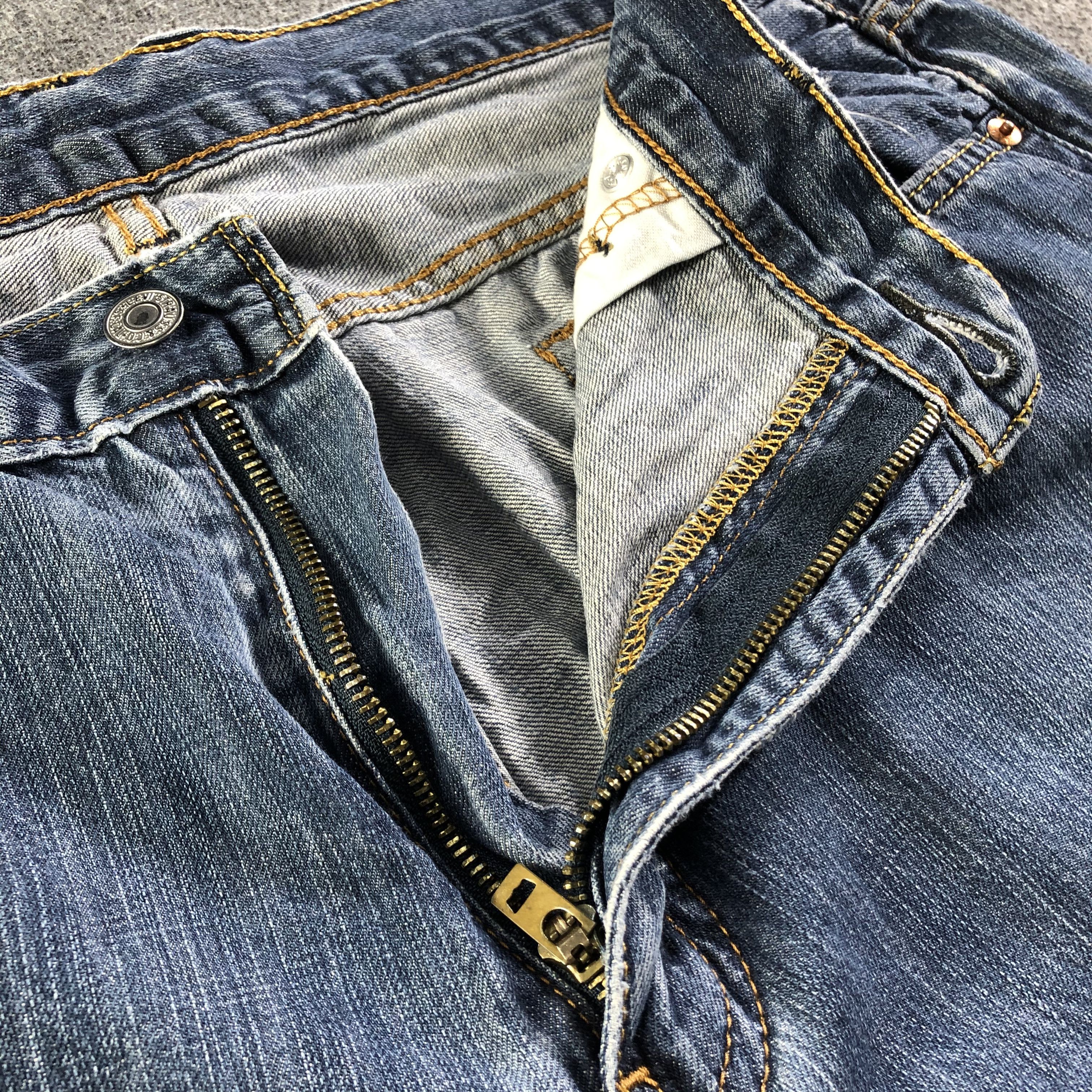 Levi's Vintage Blue Wash Levis 569 Jeans-J4397 Size US 35 - 8 Thumbnail