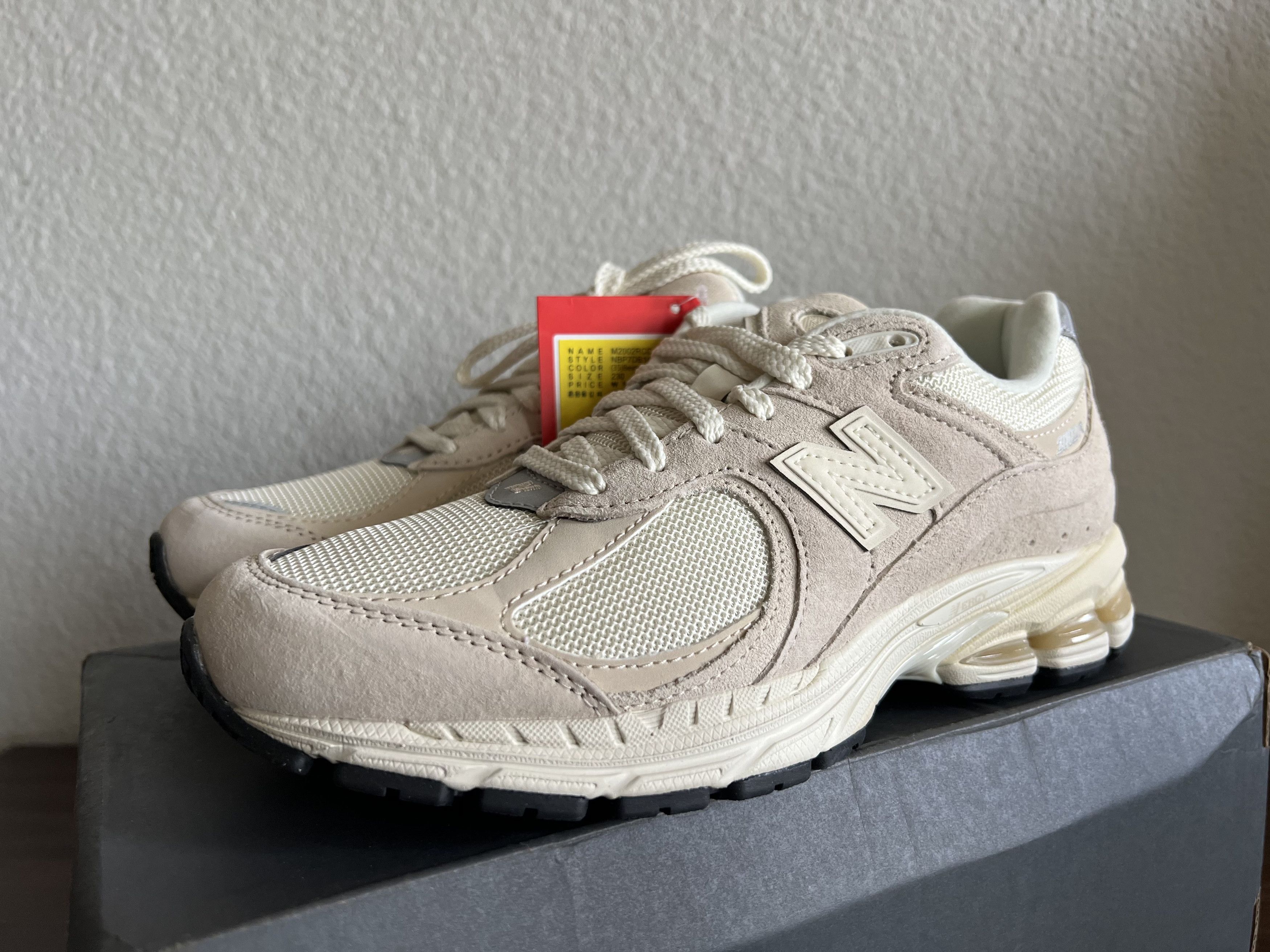 New Balance New Balance 2002R Cream Sneakers Size US 5 / EU 37 - 3 Thumbnail