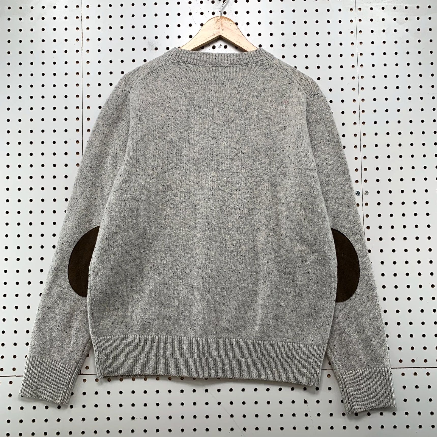J.Crew J.Crew Wool Sweater Mens Large Gray Knit Crewneck Elbow Faux Leather Regular Fit Pullover Casual Wool Sweater Mens Large Gray Crewneck Vintage No N/A Size US L / EU 52-54 / 3 - 2 Thumbnail