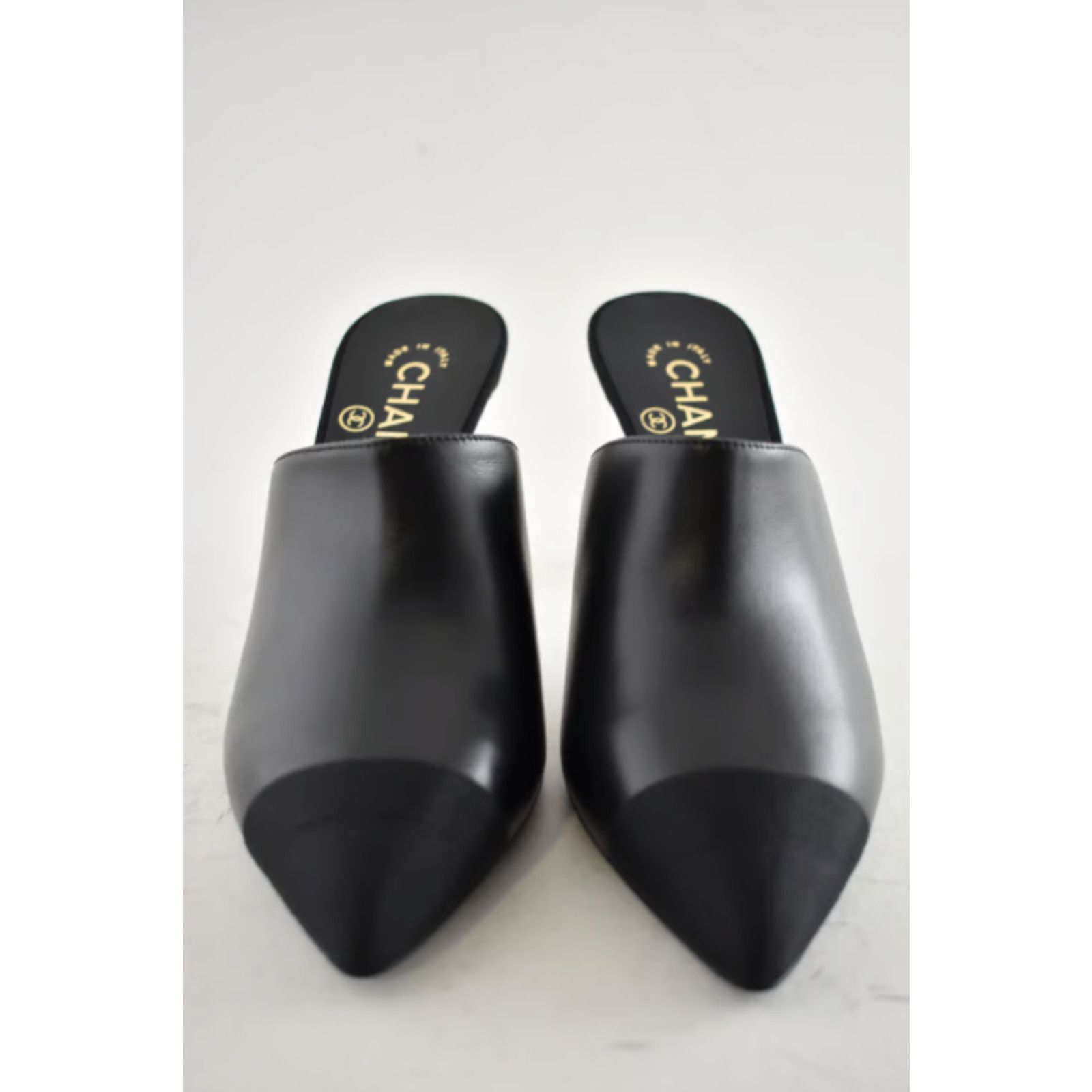 Chanel 20S Paris Rome Pearl CC Mule Slide Backless Heel Pump 36.5 Size US 6.5 / IT 36.5 - 3 Thumbnail