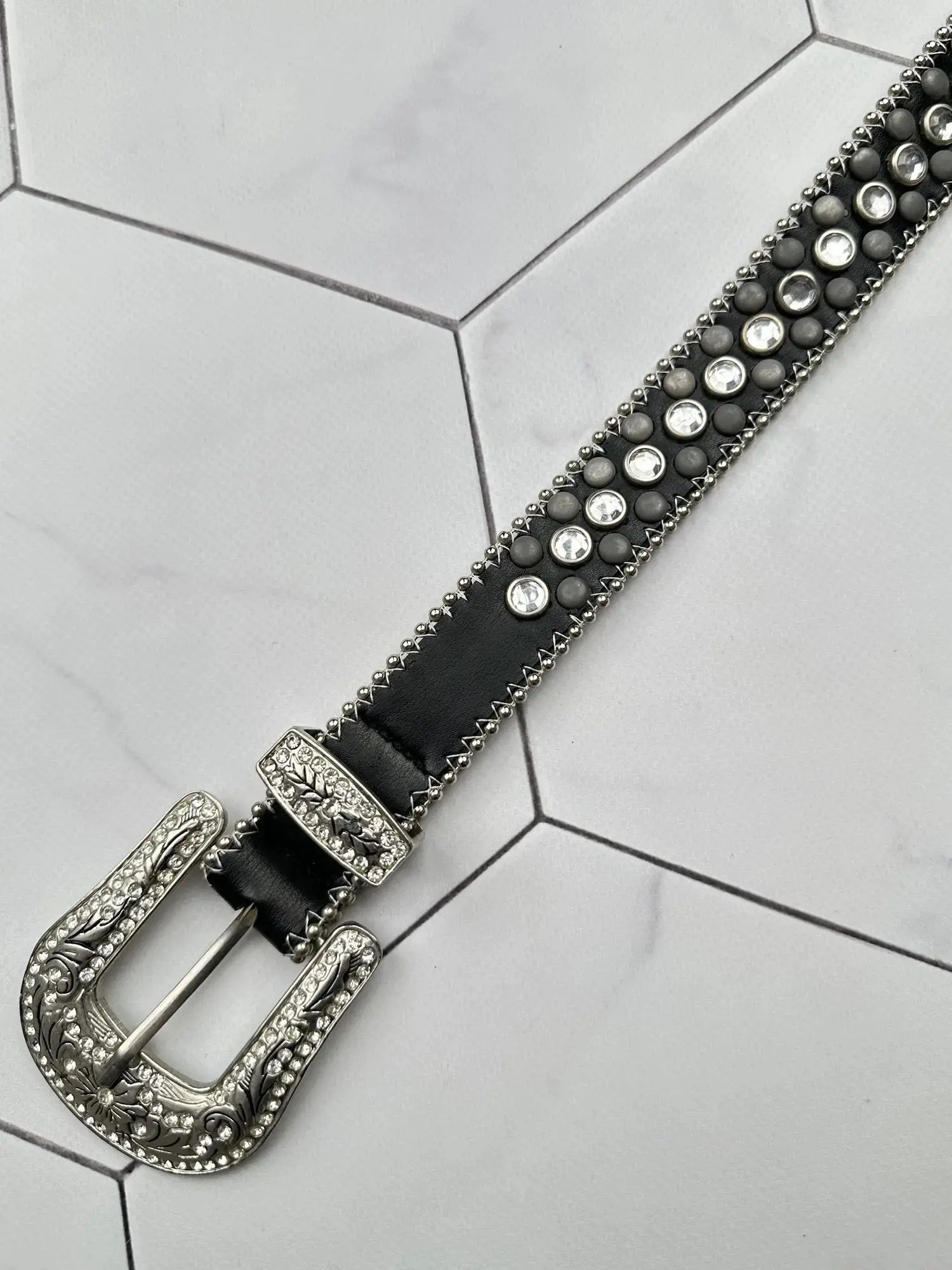 Vintage Vintage Leather/Metal Belt With Stones (B475)E2 Size ONE SIZE - 1 Thumbnail