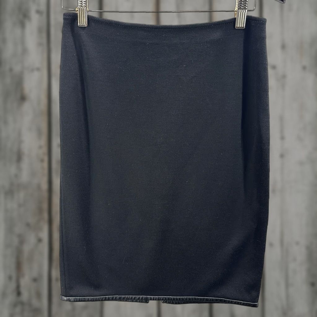 Vintage St John Pencil Skirt Womens 10 Black Wool Blend Midi Stretch Career Professional Size 32" / US 10 / IT 46 - 1 Thumbnail