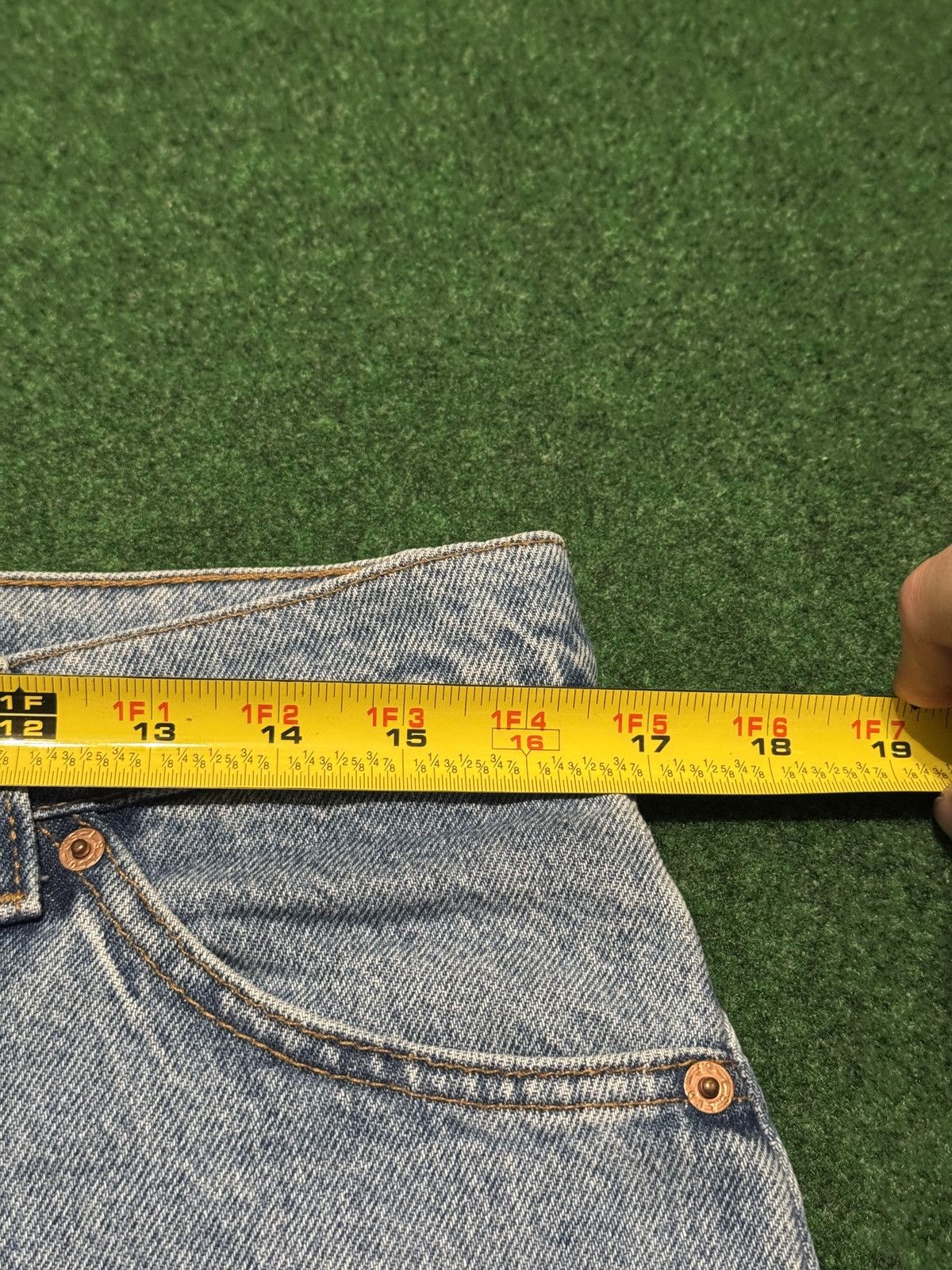 Levi's Vintage Clothing Vintage 90s Levi’s 36920 Relaxed 14 PERFECT Denim 8” Shorts Size 36" / US 14 / IT 50 - 6 Thumbnail