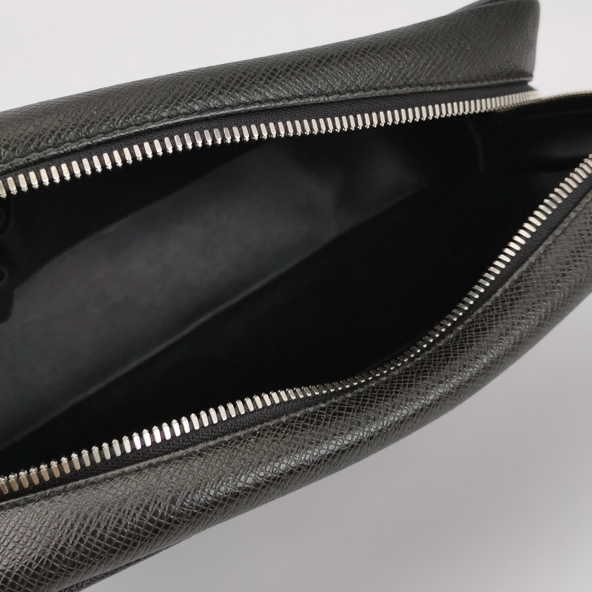 Louis Vuitton Louis Vuitton (LV) Cowhide Solid Zipper Clutch -y2506 Size ONE SIZE - 1 Thumbnail