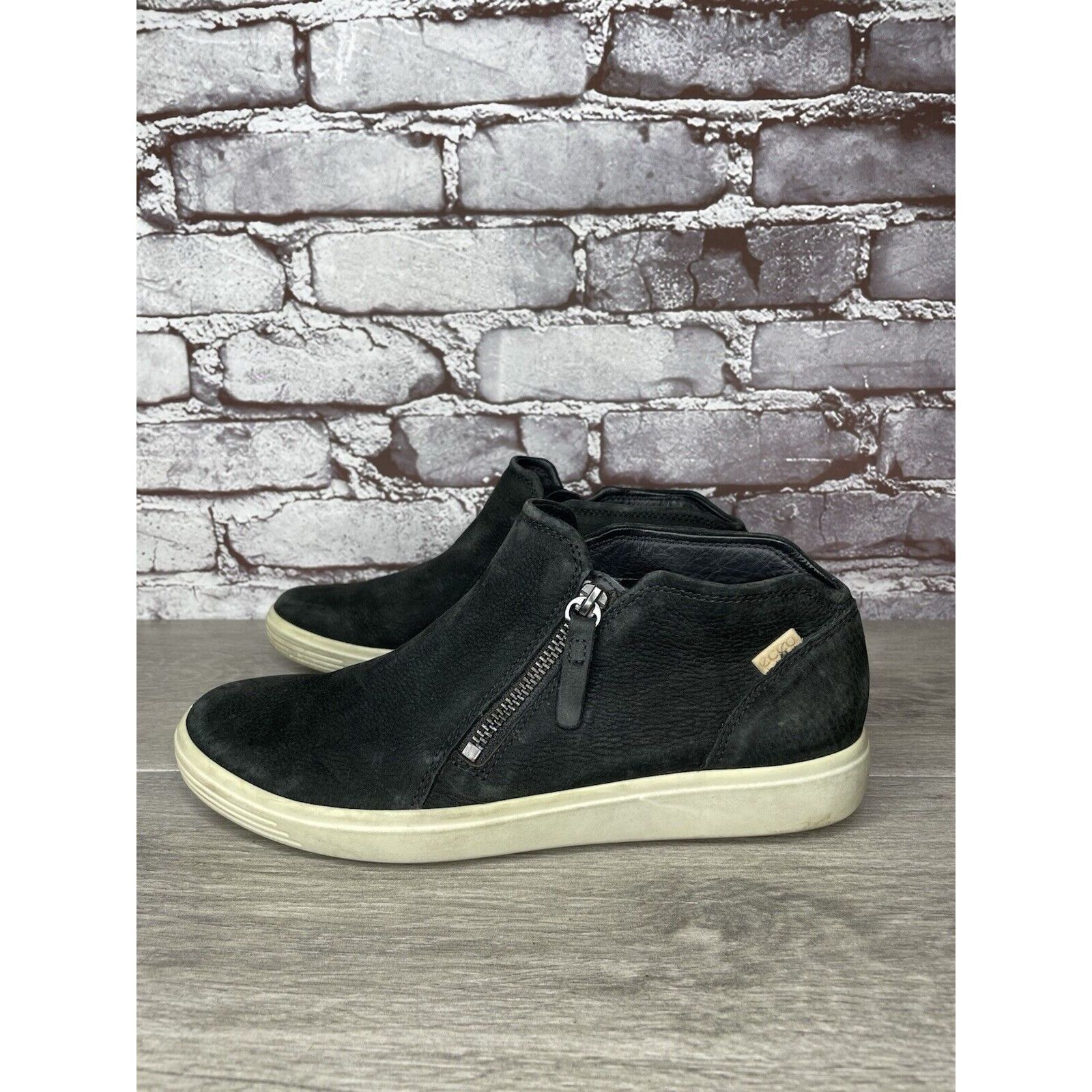 Ecco Ecco Soft 7 Black Leather Low Cut Zip Ankle Booties Sneakers Size US 10 / IT 40 - 19 Thumbnail