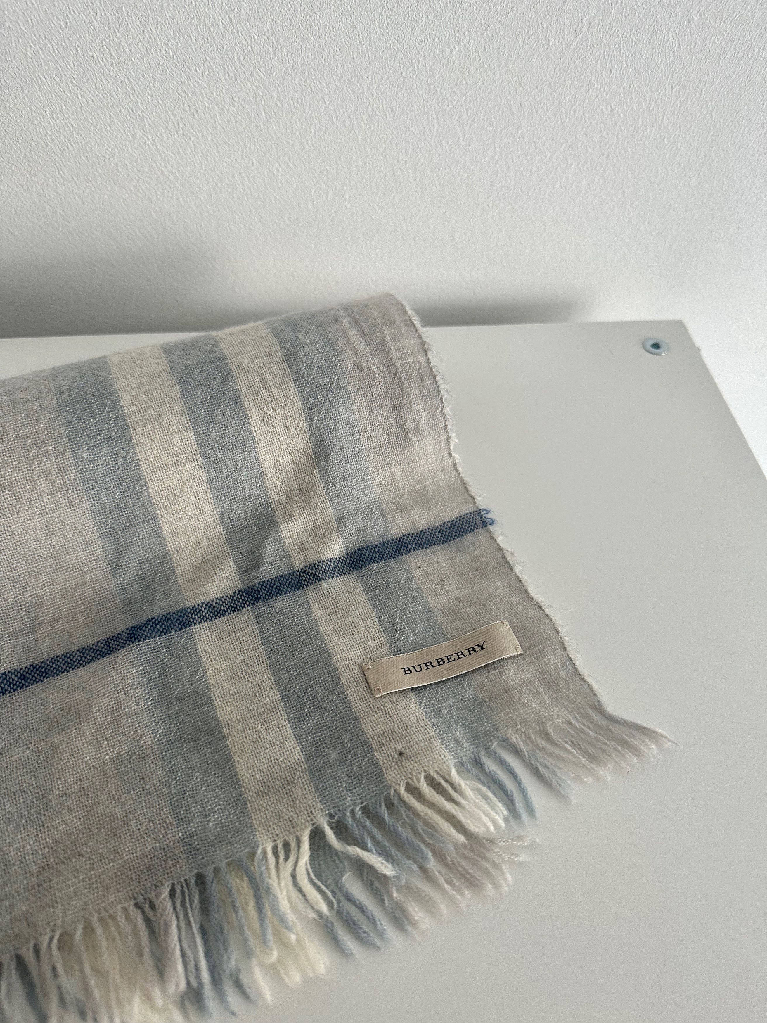 Burberry BURBERRY big check Blue large scarf wrap Size ONE SIZE - 3 Thumbnail