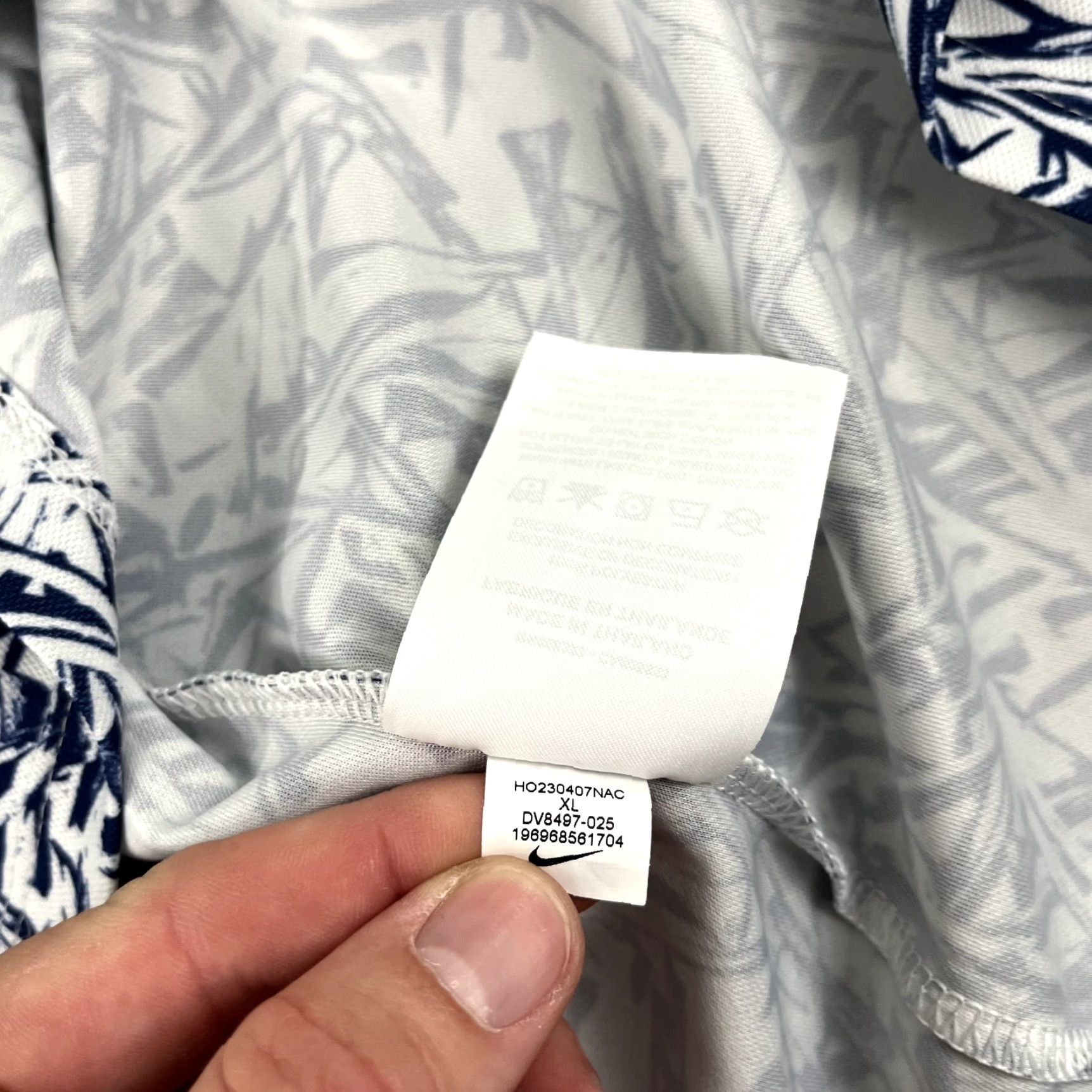 Nike NIKE Polo Shirt Mens XL White Blue Tee Print Victory All Over Golf Stretch Sport Polo Mens XL White Blue Victory All Over Golf Stretch Nike Shirt Size US XL / EU 56 / 4 - 7 Thumbnail