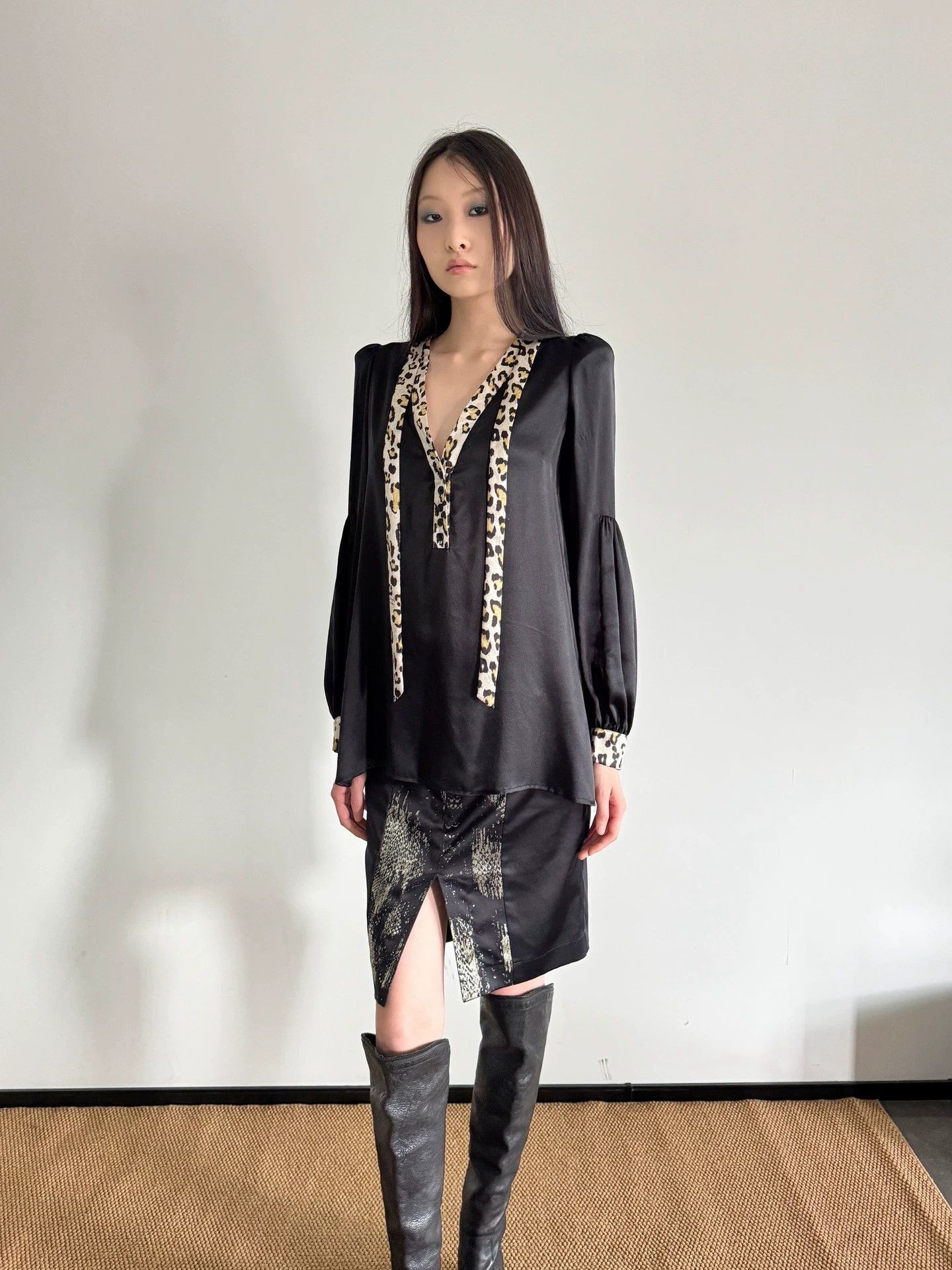 Just Cavalli Just Cavalli Leopard Silk Padded Puff Sleeve Top XS Size XS / US 0-2 / IT 36-38 - 1 Thumbnail
