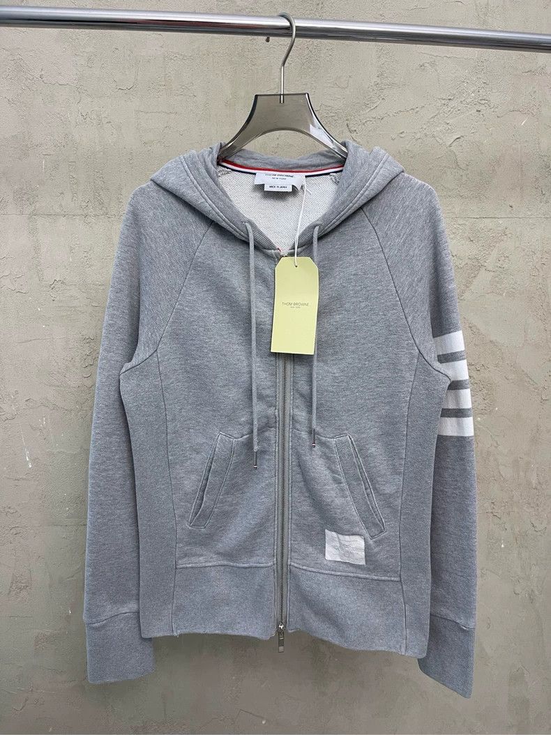 Thom Browne Thom browne Gray four-striped zipper jacket 2504-Nextarrow Size US S / EU 44-46 / 1 - 1 Thumbnail