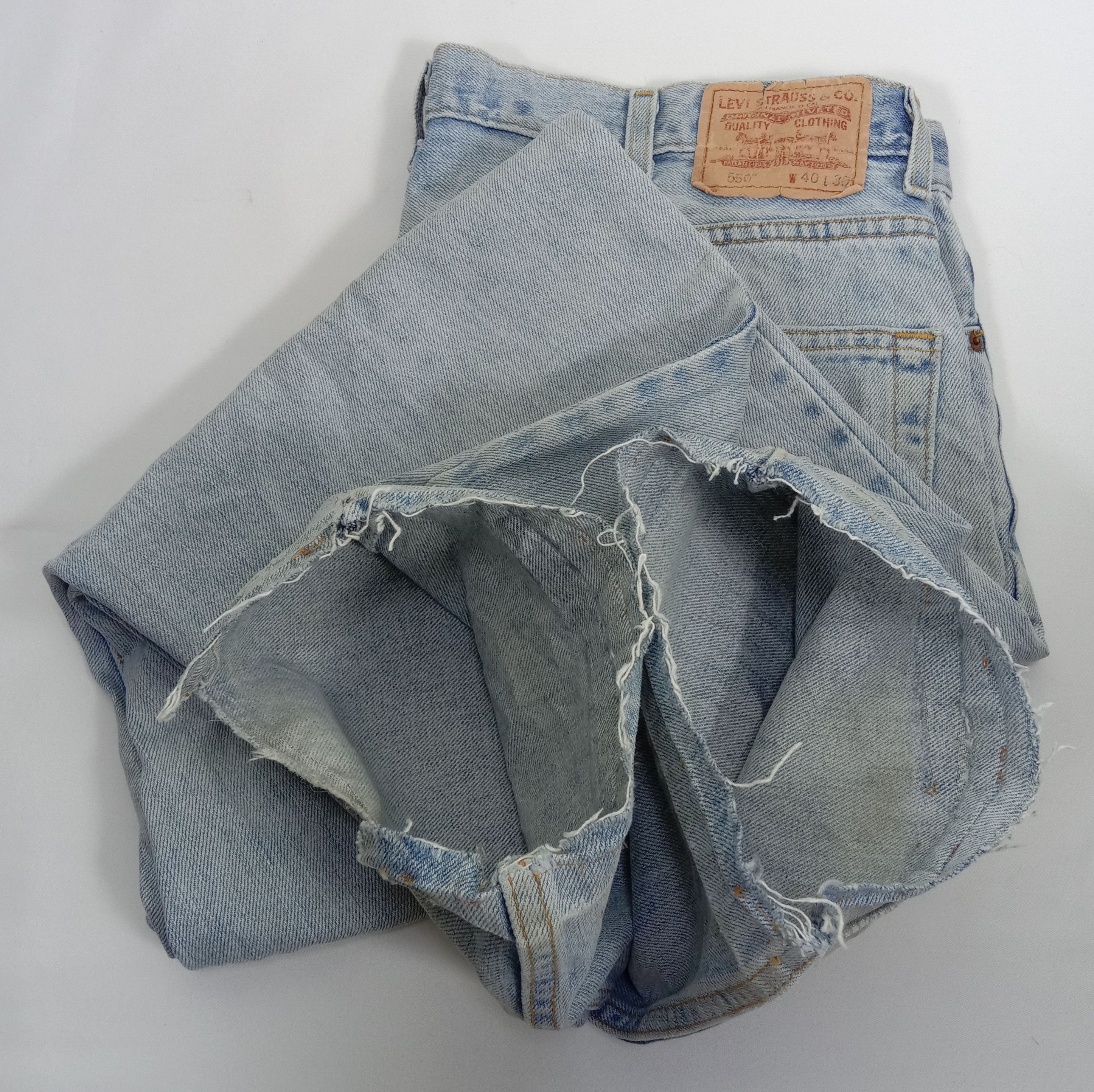 Levi's Vintage Levi's 550 Jeans Light Wash Relaxed Fit Denim Size US 39 - 16 Thumbnail