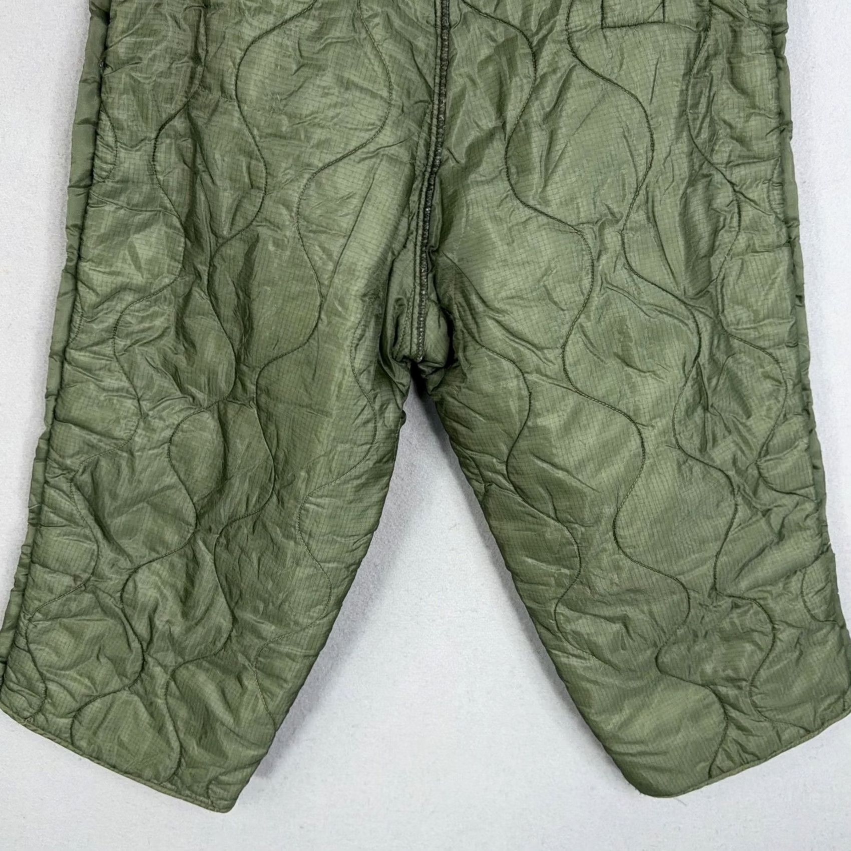 Vintage VINTAGE Military Pants Mens Medium Short Regular Green Quilted Liner Army Cold Weather Winter Workwear Snow Pants Mens Regular Green Insulated Lined Size US 31 - 7 Thumbnail