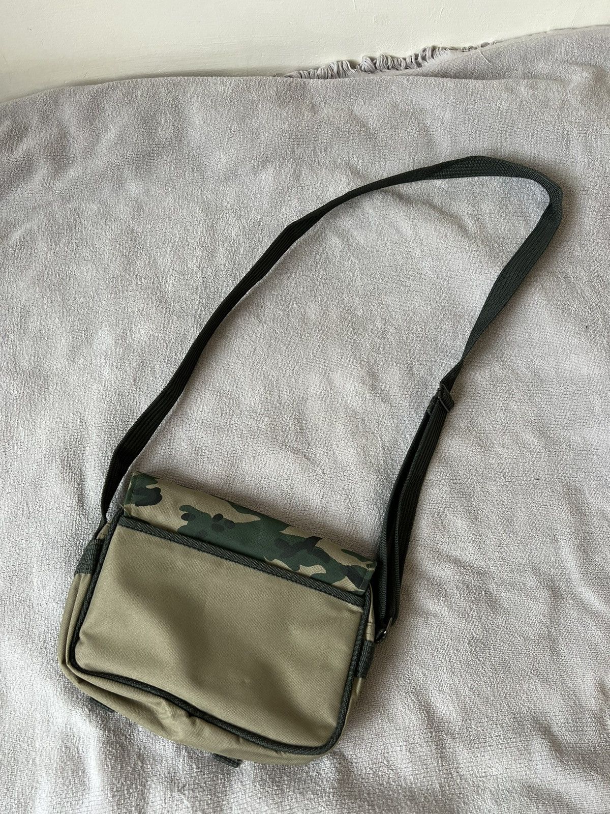 If Six Was Nine × Le Grande Bleu (L.G.B.) Vintage diesel style camouflage avant garde military bag Size ONE SIZE - 5 Thumbnail