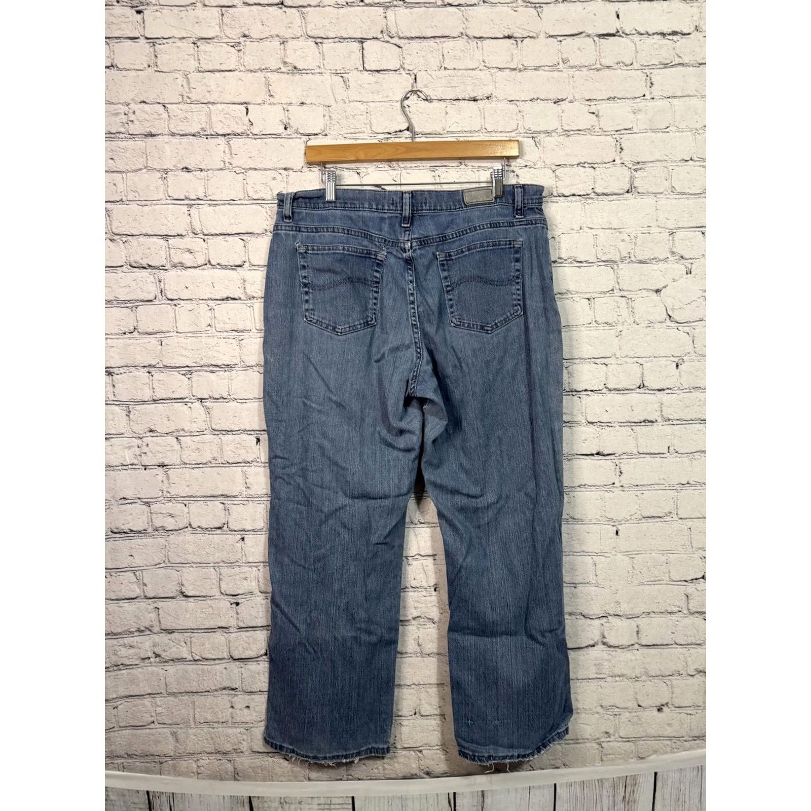 Lee Lee Jeans Women’s Relaxed Straight Leg Jeans 34x26 Blue 28 Regular Size 14 Short Mens Women Girls Size 24" / US 00 / IT 34 - 7 Thumbnail