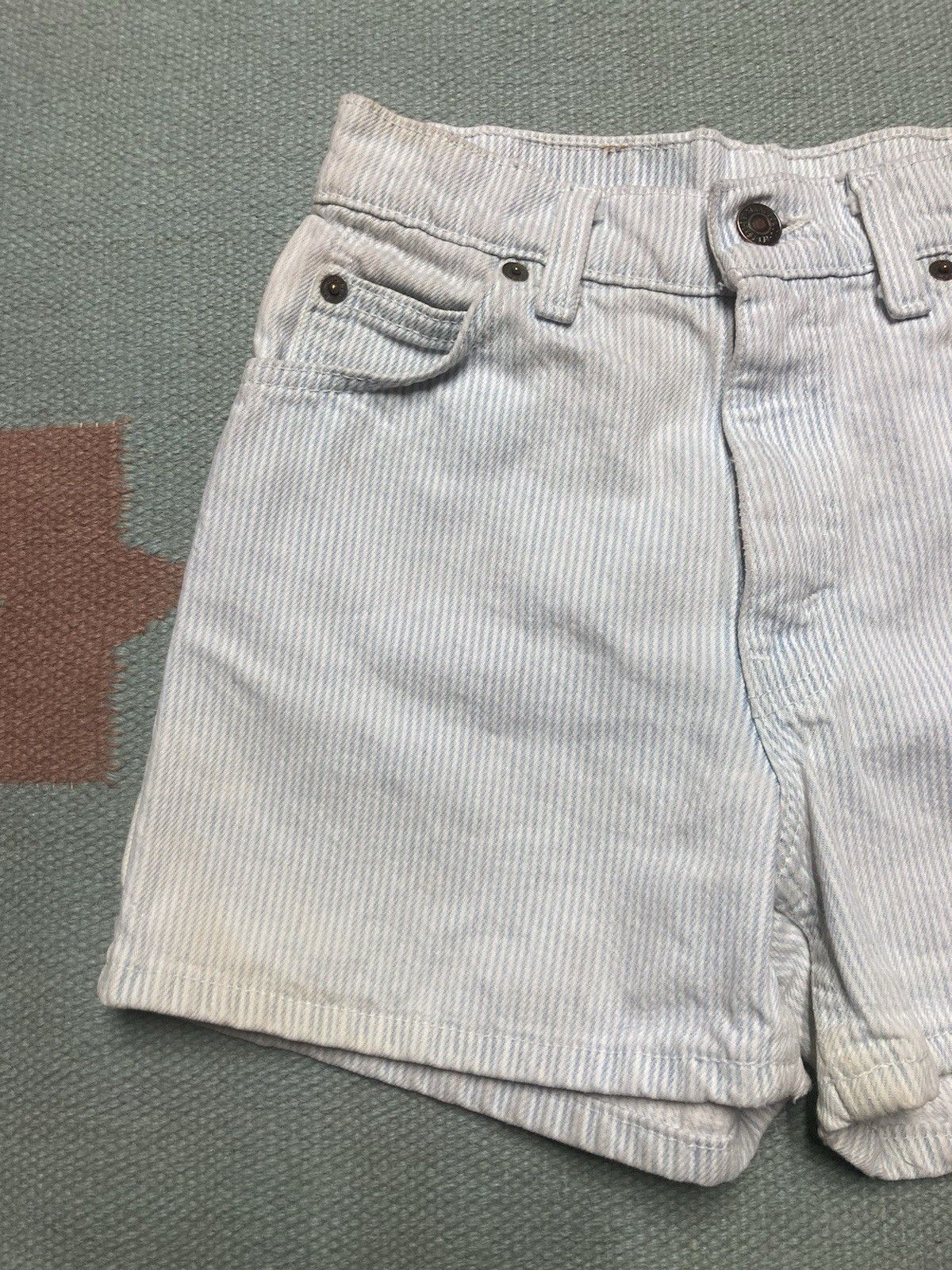 Vintage 90s Levi’s shorts striped jorts USA women’s 12 24” waist Size 24" / US 00 / IT 34 - 2 Thumbnail