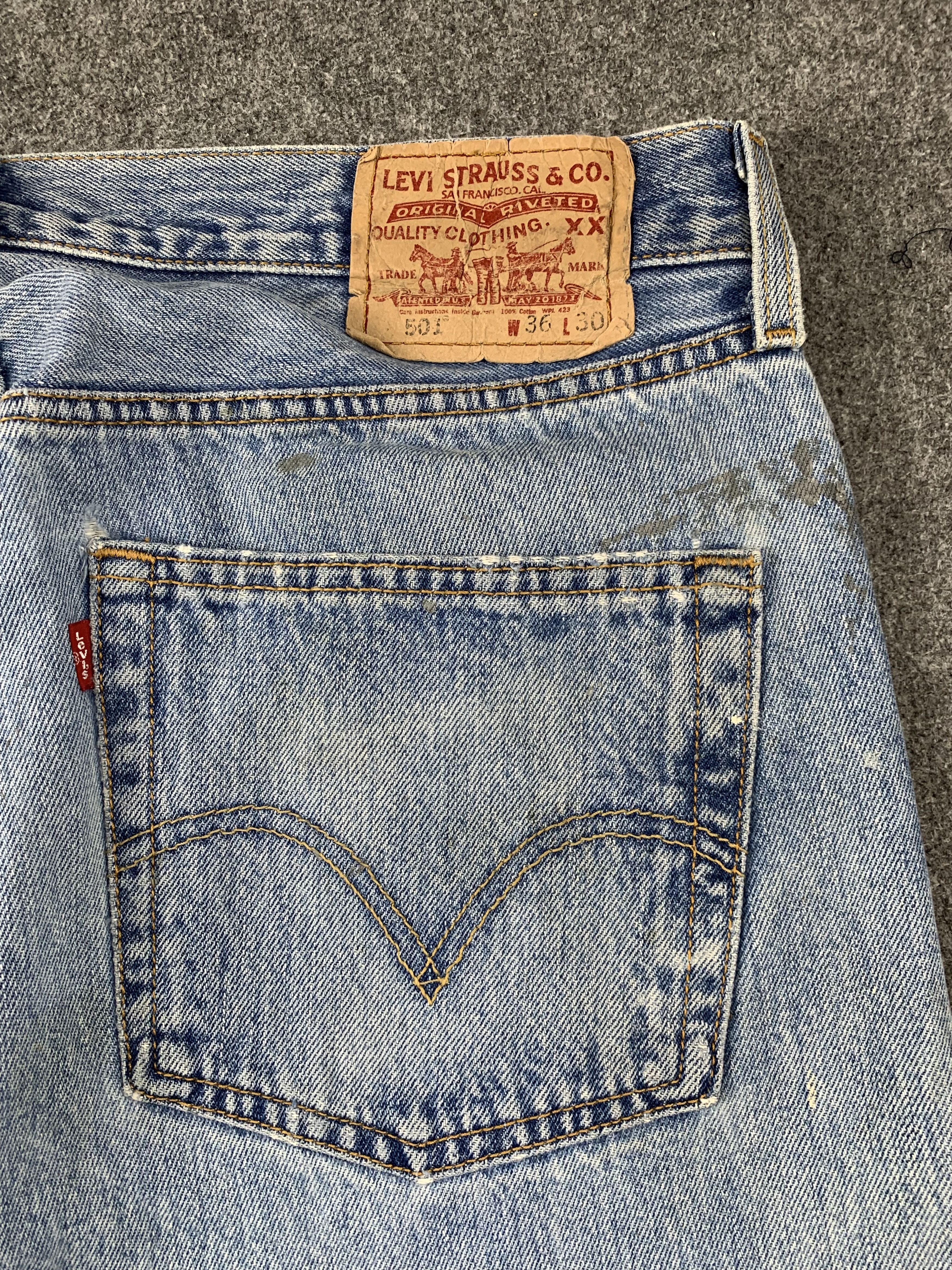Levi's Vintage Levis 501 Splatter Paint Faded Blue Jeans DP2000 Size US 34 / EU 50 - 21 Thumbnail