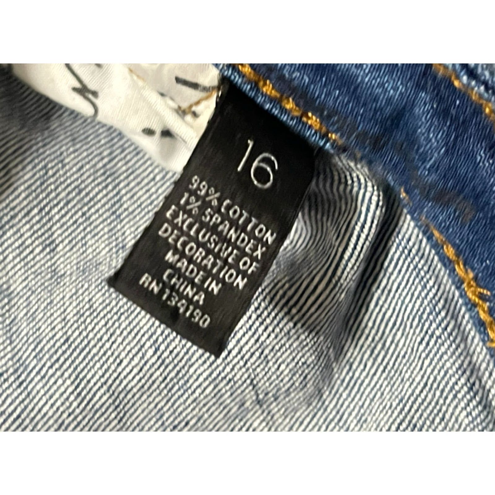 Vintage VINTAGE: INC Denim Shorts Womens Size 16 Blue Denim Cut Off Curvy Fit Regular Inseam 12 in (No, not vintage) Size 38" / US 16 / IT 52 - 6 Thumbnail