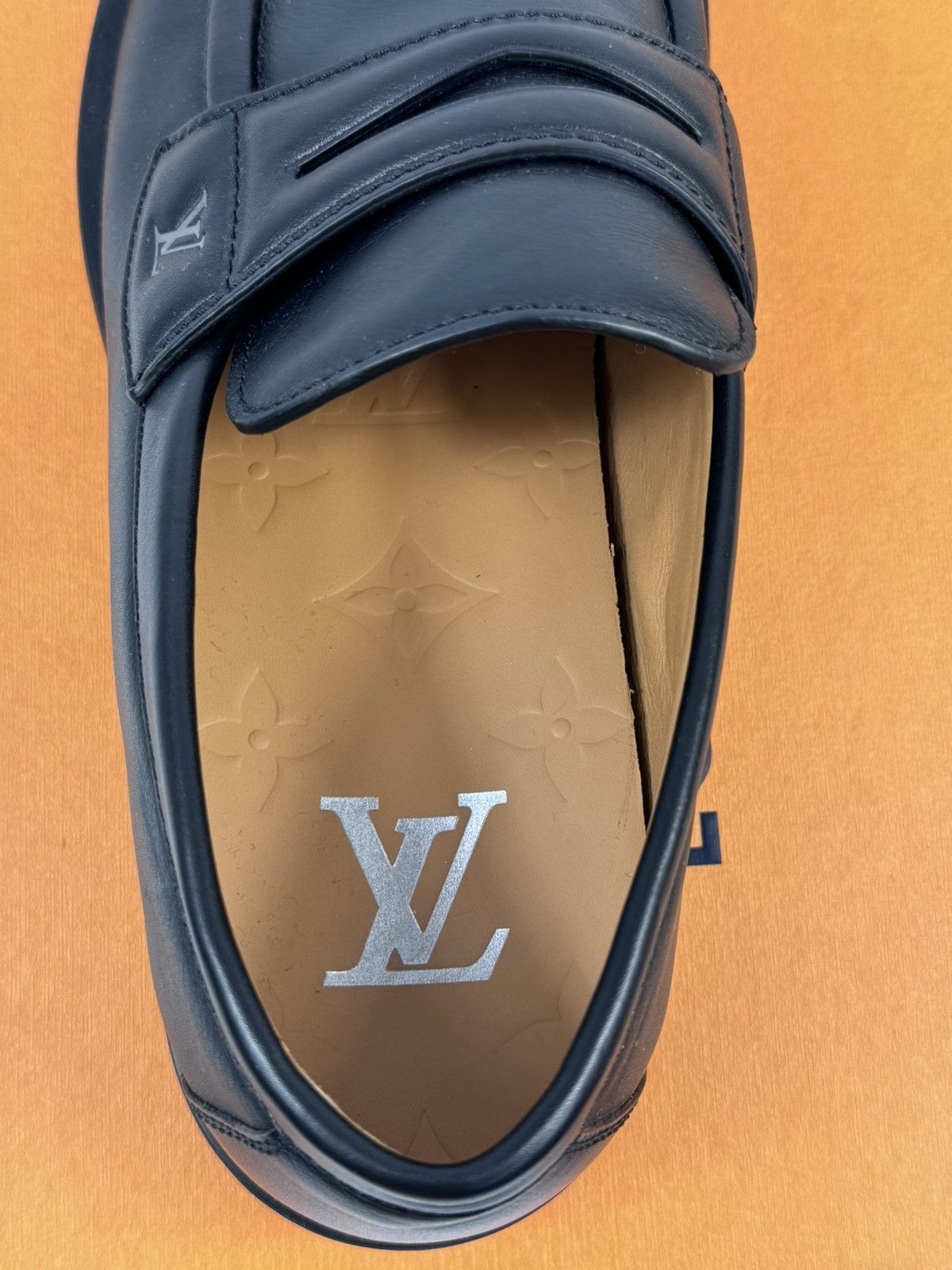 Louis Vuitton LOGO LEATHER LOAFERS Size US 9 / EU 42 - 6 Thumbnail