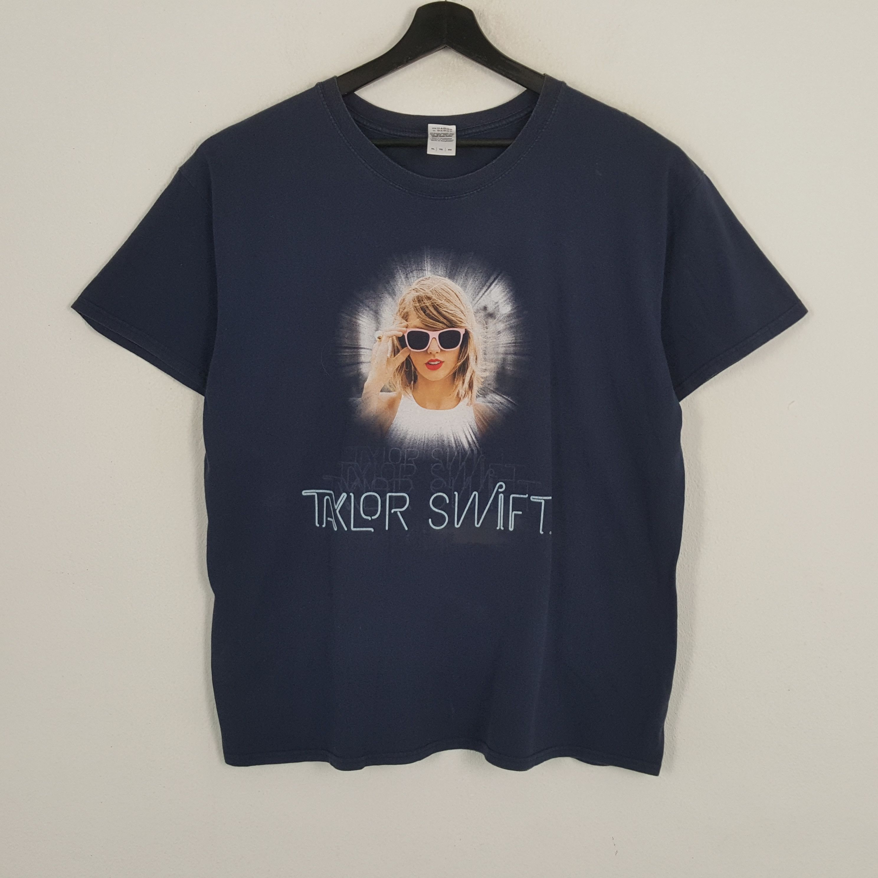 Band Tees × Vintage TAYLOR SWIFT American Singer Music Tour Tshirt Size US XL / EU 56 / 4 - 1 Thumbnail