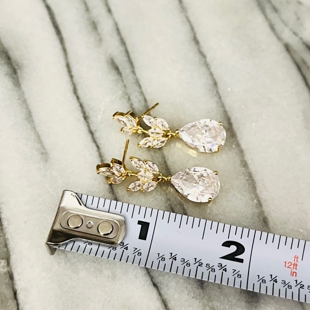 Vintage Vintage Clear Crystal Dangle Earrings Drop Style Teardrop Size ONE SIZE - 6 Thumbnail