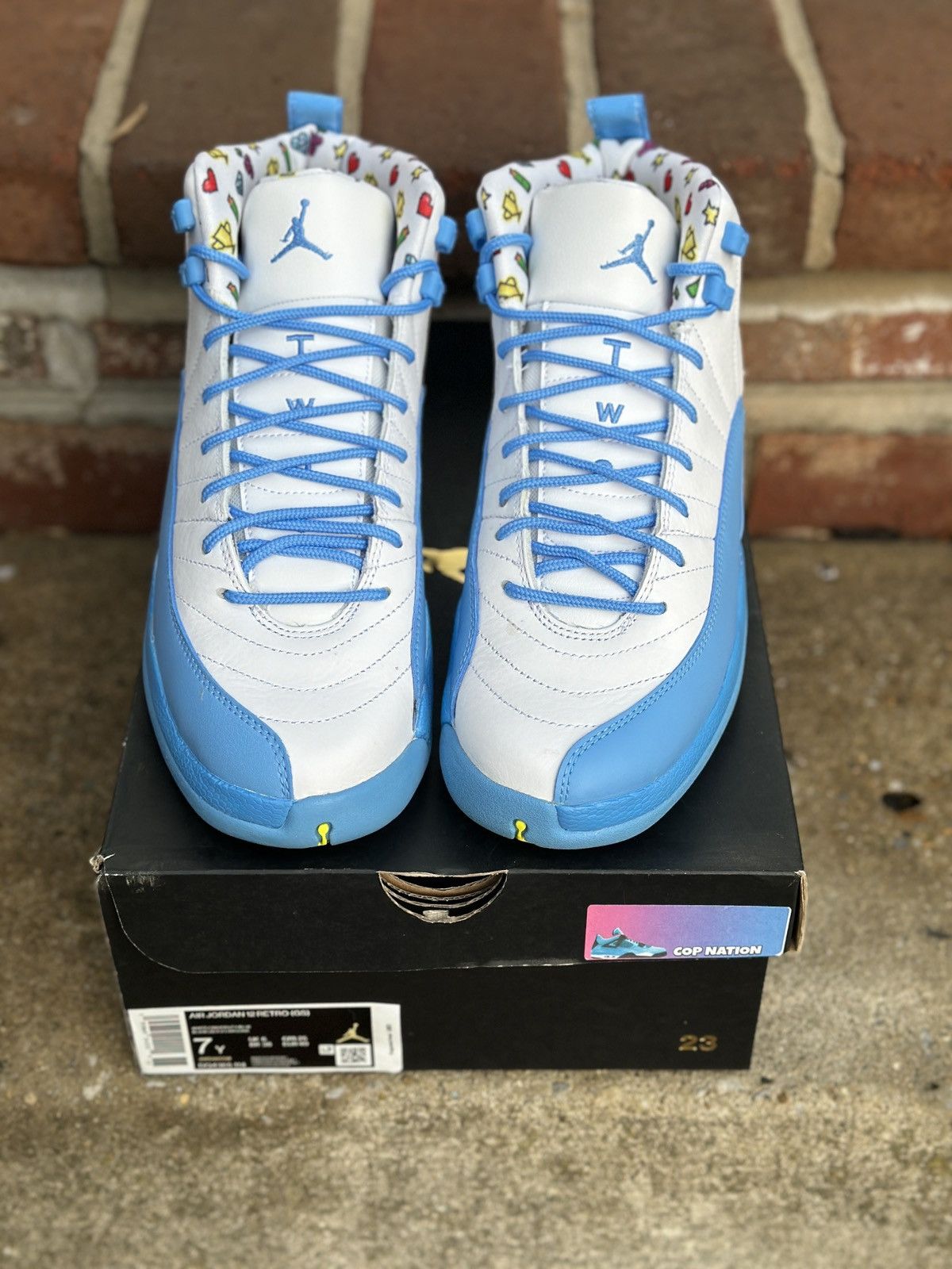 Jordan Brand Nike Air Jordan 12 Retro GS Emoji 7Y Size US 7 / EU 40 - 3 Thumbnail