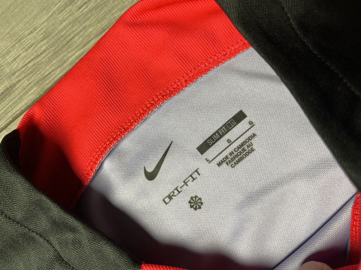 Nike Nike Liverpool FC Training Jersey Purple Size L Size US L / EU 52-54 / 3 - 4 Thumbnail
