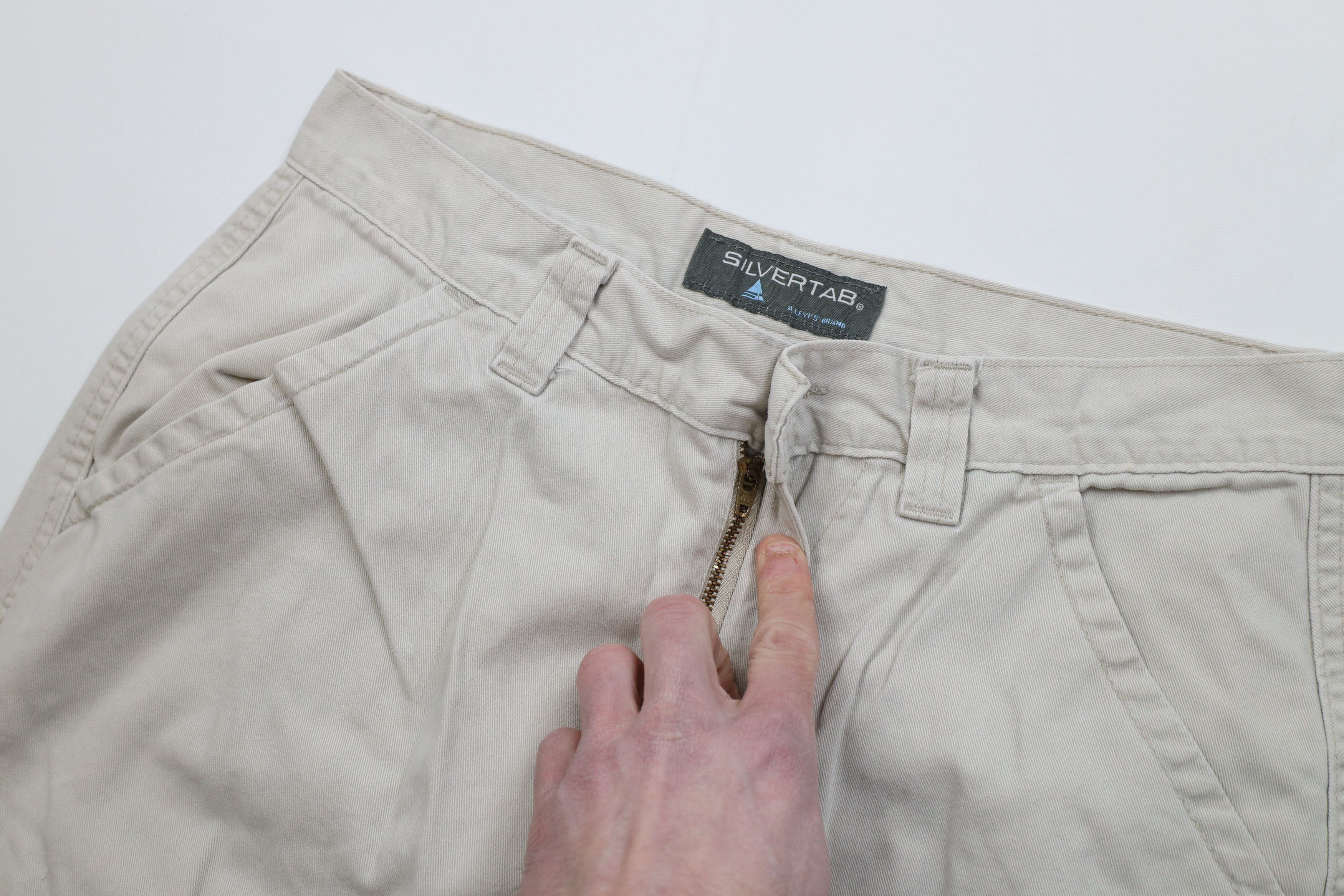 Levi's Vintage Y2K 2001 Levis Silvertab Wide Leg Cargo Pants Beige Size US 32 / EU 48 - 9 Thumbnail