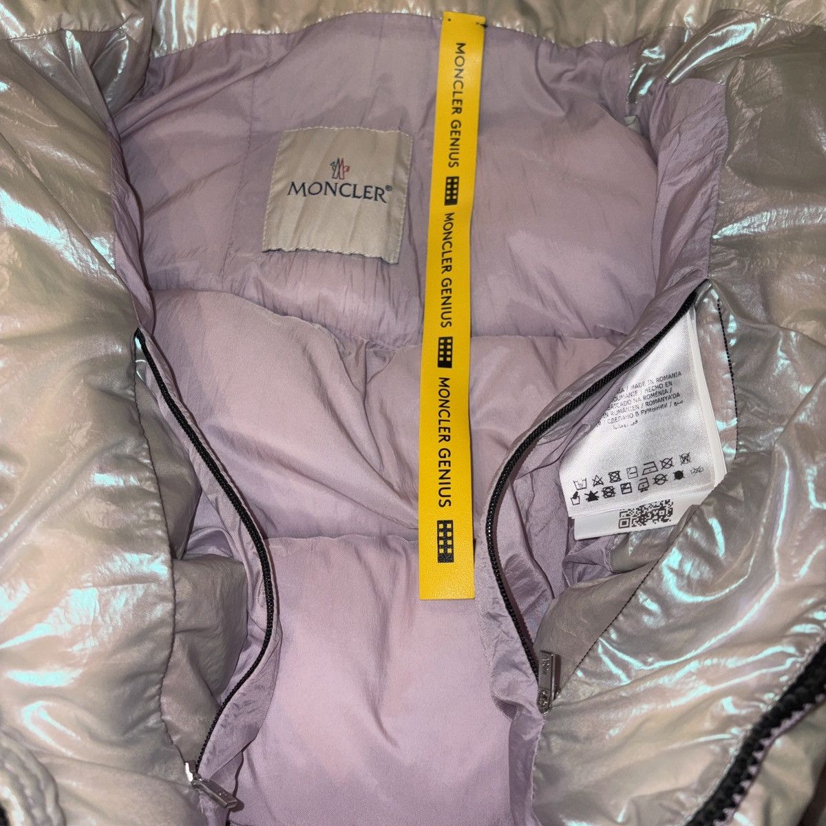 1017 ALYX 9SM × Moncler Rare 1017 alyx 9sm rainbow glossy down jacket Size ONE SIZE - 9 Thumbnail