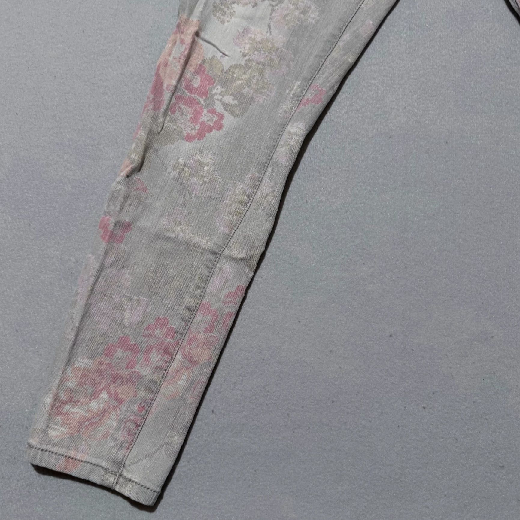 Mossimo Mossimo Jeans Women’s Gray Floral Denim Stretch Mid Rise Skinny Zip Fly - 13 Size 34" / US 12 / IT 48 - 5 Thumbnail