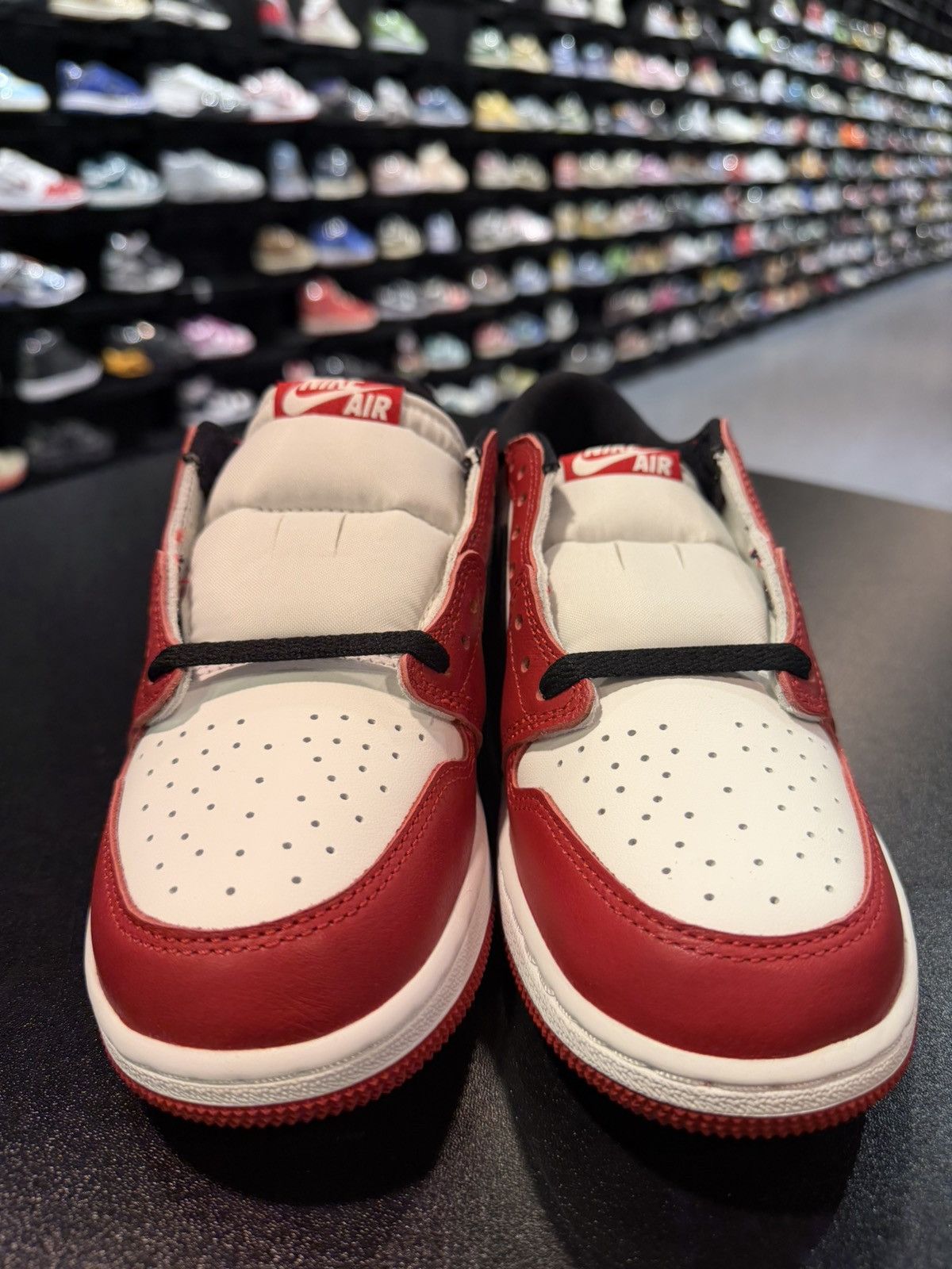 Jordan Brand Size 6 - Jordan 1 Low Retro OG Chicago (2025) Size US 6 / EU 39 - 2 Thumbnail