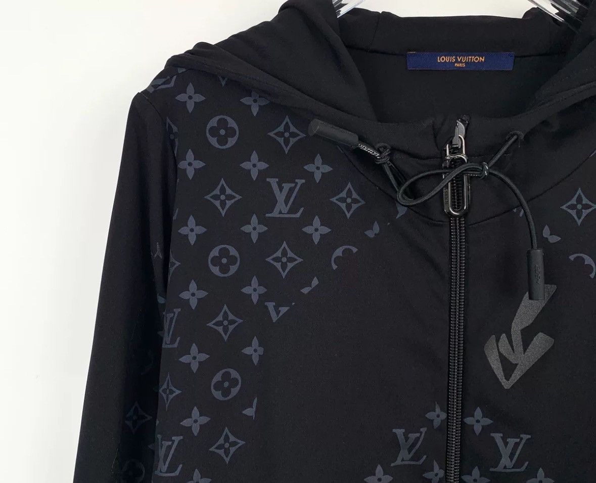 Louis Vuitton Louis Vuitton LV black print and warm zipper hooded jacket Size US L / EU 52-54 / 3 - 3 Thumbnail