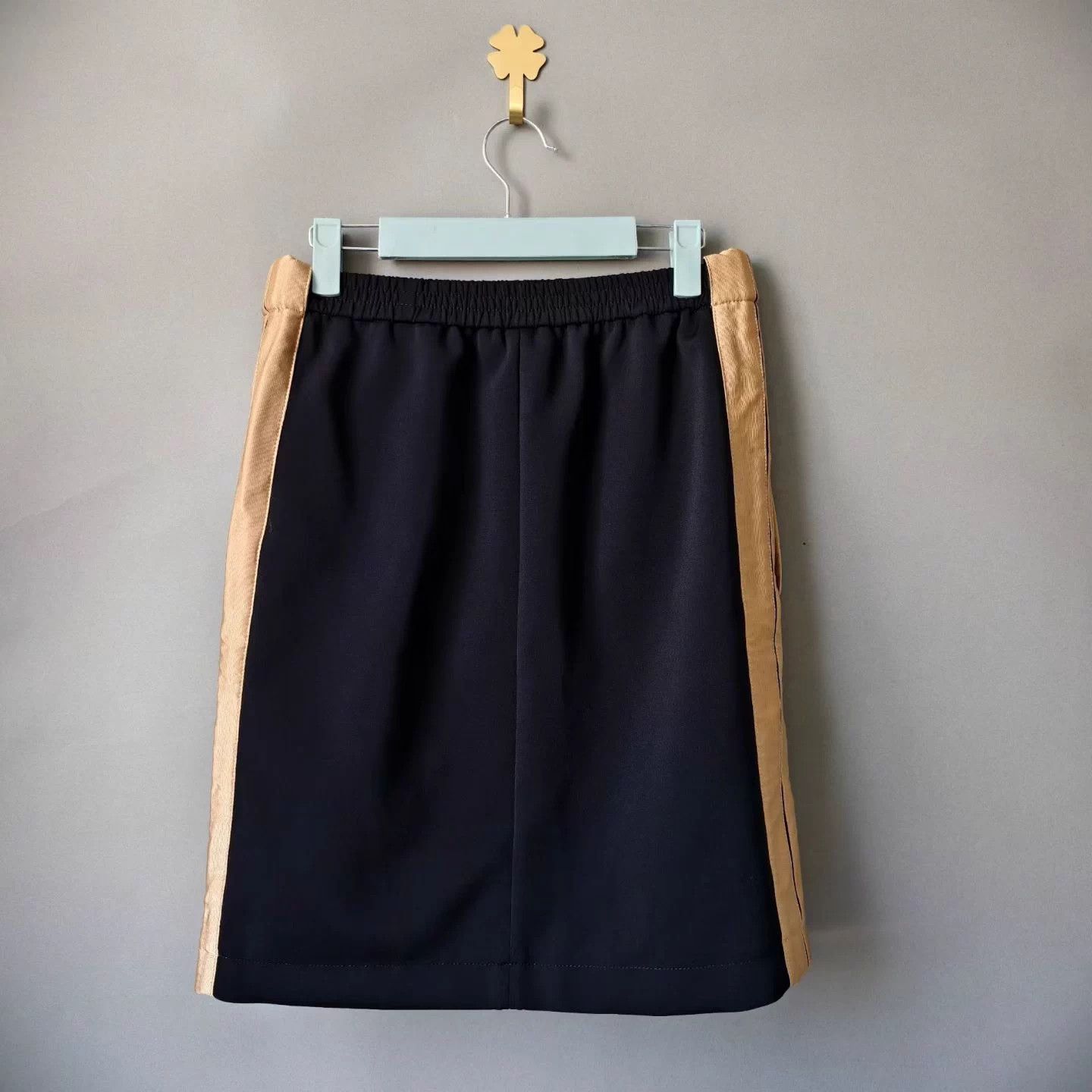 Louis Vuitton LOUIS VUITTON Logo Striped Short Skirt Women's Black Size 25" / US 0 / IT 36 - 2 Thumbnail