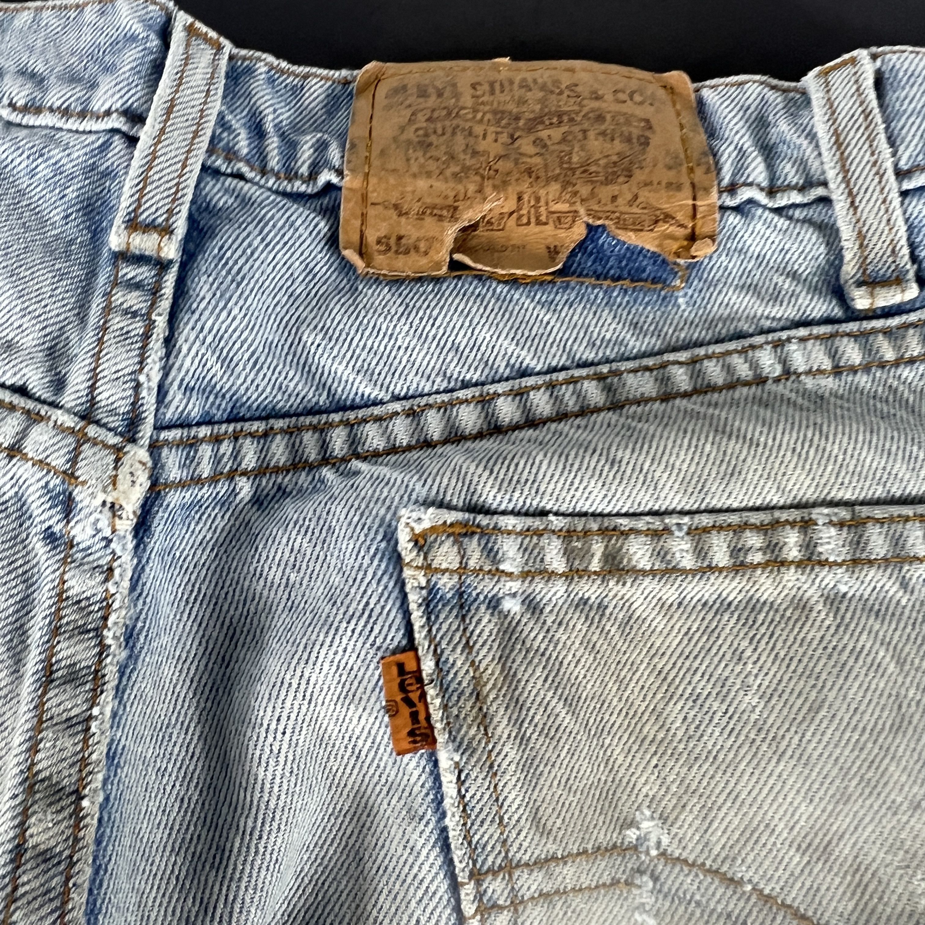 Levi's VTG Levi's Jeans 550 Relaxed Blue Thrashed Denim Orange Tab Size US 33 - 12 Thumbnail