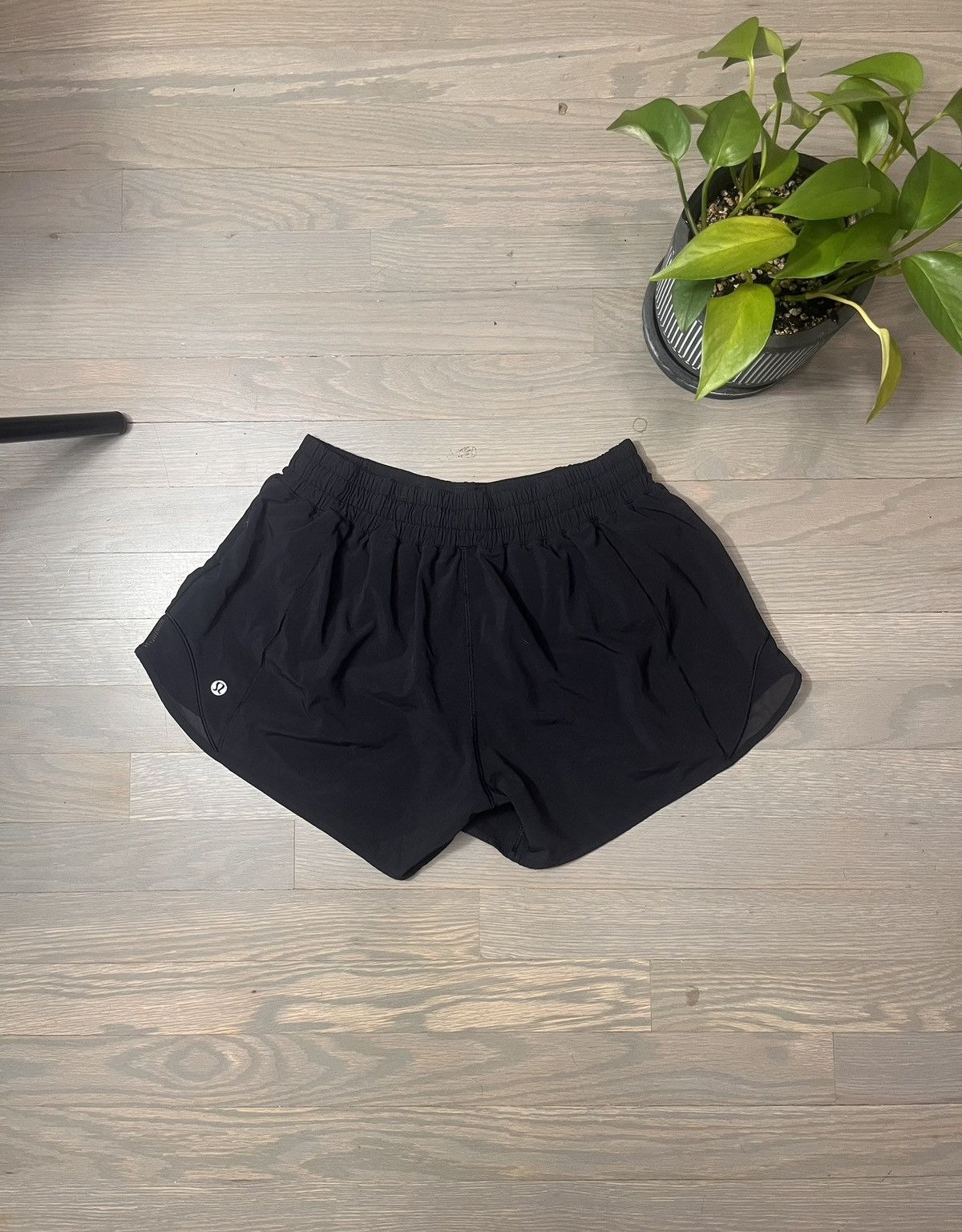 Lululemon Lululemon women’s short shorts. Size 28" / US 6 / IT 42 - 1 Thumbnail
