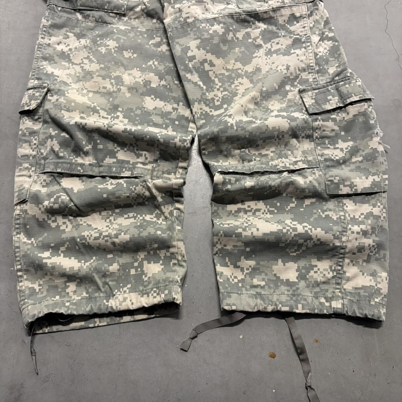 Vintage Crazy Vintage Y2K/2000s Baggy Camo Skater Grunge Military Cargo Pants! Size US 33 - 5 Thumbnail