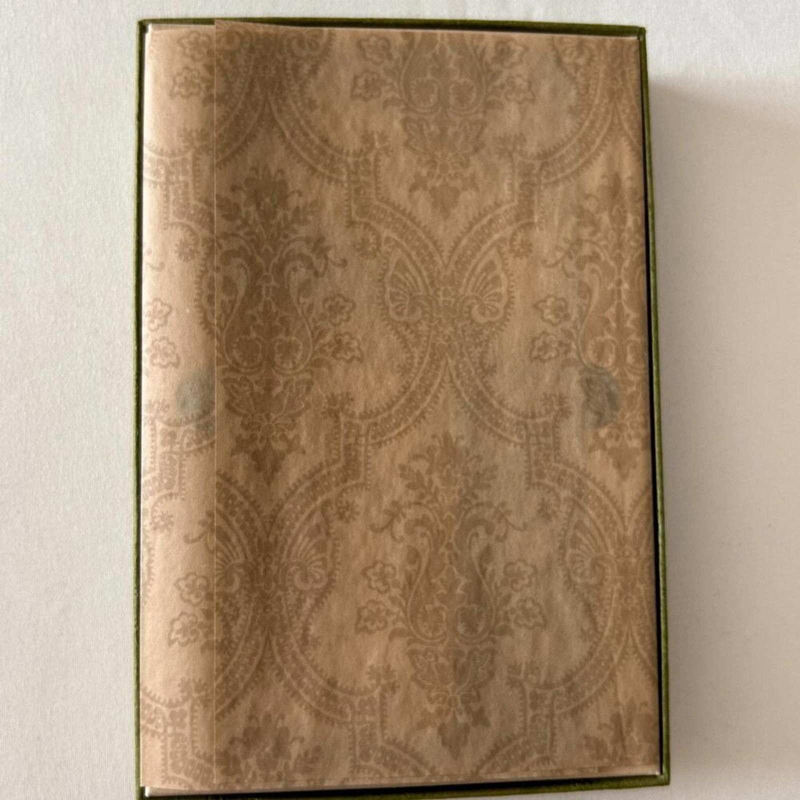 Gucci NWT Gucci GG Supreme PVC iPhone 14 Case Beige 753609 Size ONE SIZE - 4 Thumbnail