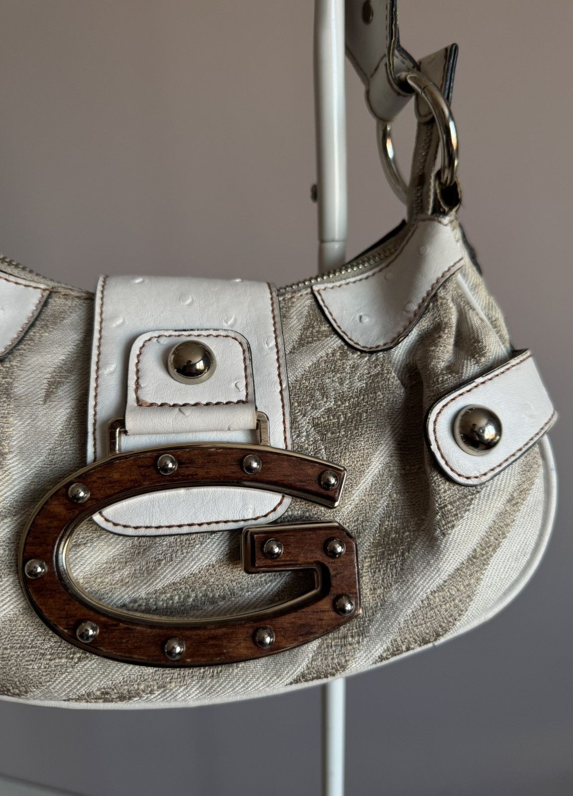 Guess Vintage Guess Y2K Cream Baguette Ostrich Effect Shoulder Bag Size ONE SIZE - 4 Thumbnail