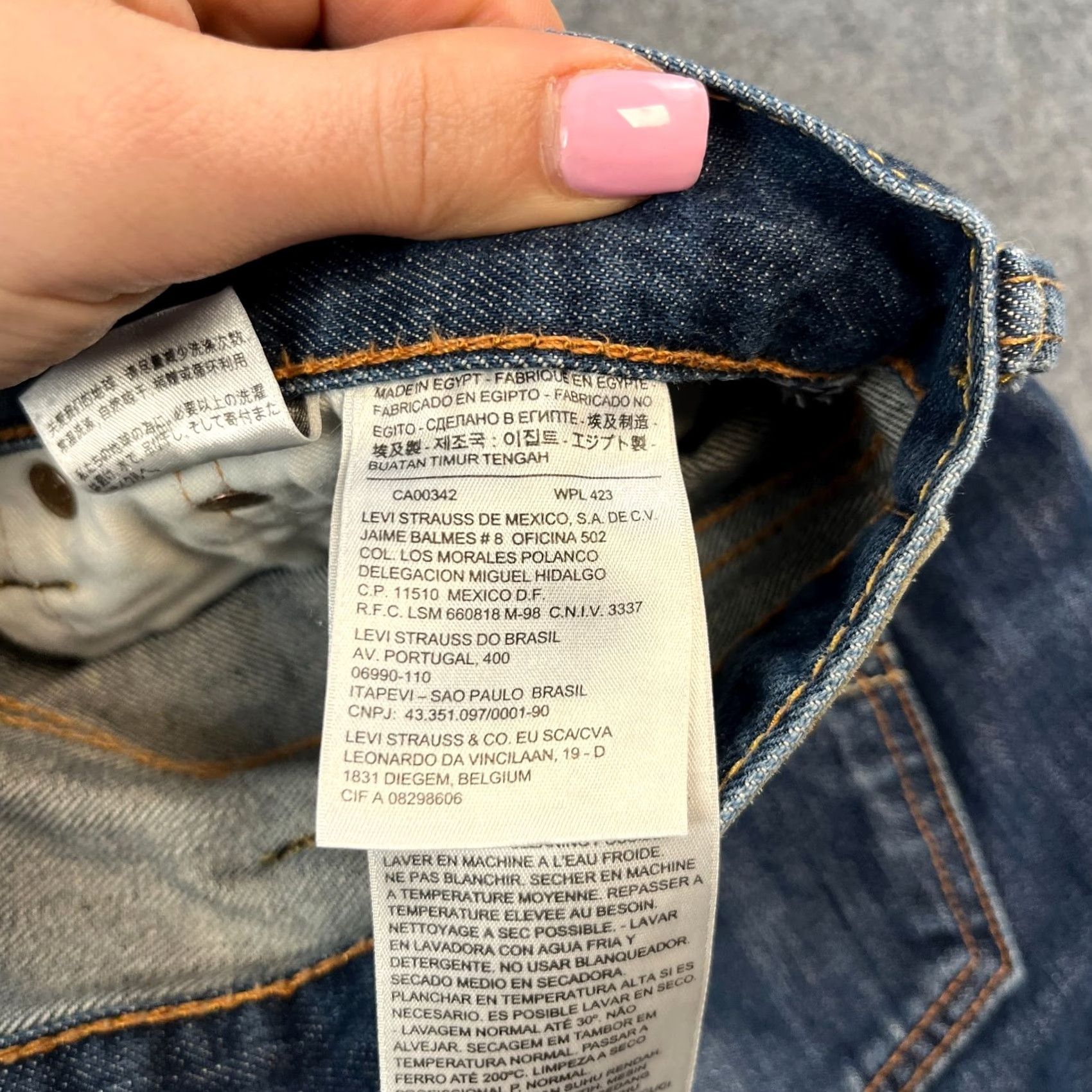Levi's Levi's 501 Jeans Relaxed Straight 36 32 Denim Blue Button Fly Mens Regular Waist 36 Inseam 32 Vintage No Size US 36 / EU 52 - 7 Thumbnail
