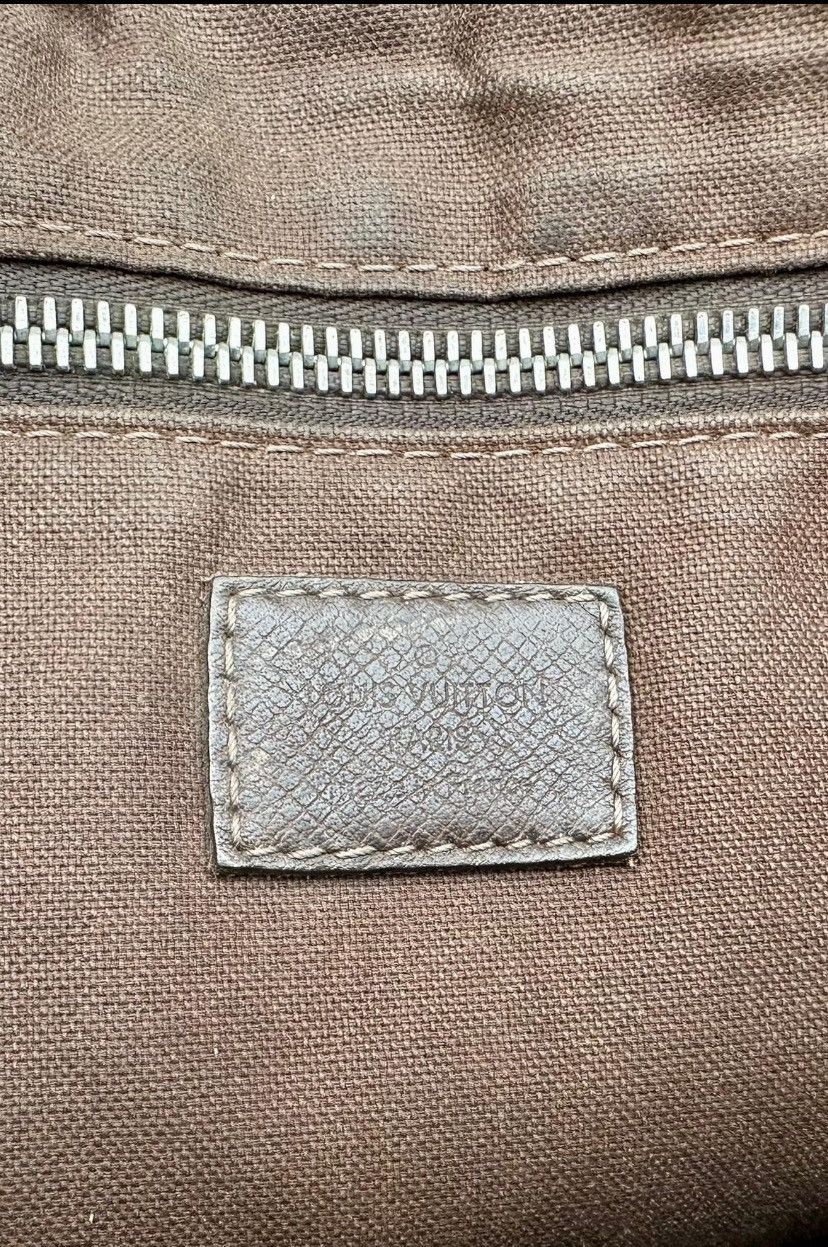 Louis Vuitton Authentic Louis Vuitton Grizzli Taiga Roman PM Messenger Size ONE SIZE - 16 Thumbnail