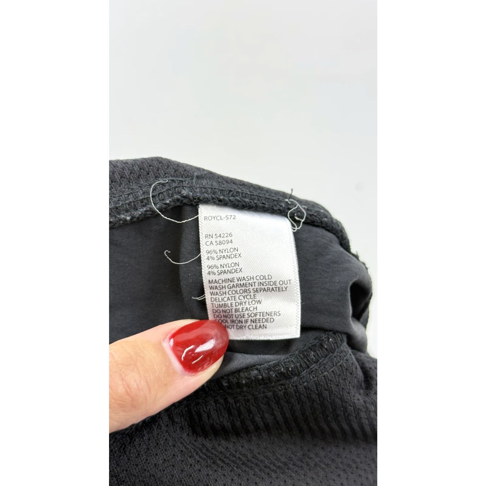 Royal Robbins Royal Robbins Shorts Womens 4 Black Nylon Spandex Hiking Outdoor Zip Pocket Bermuda Regular 9 in Inseam Gray Women Activewear Travel Casual Size 27" / US 4 / IT 40 - 5 Thumbnail