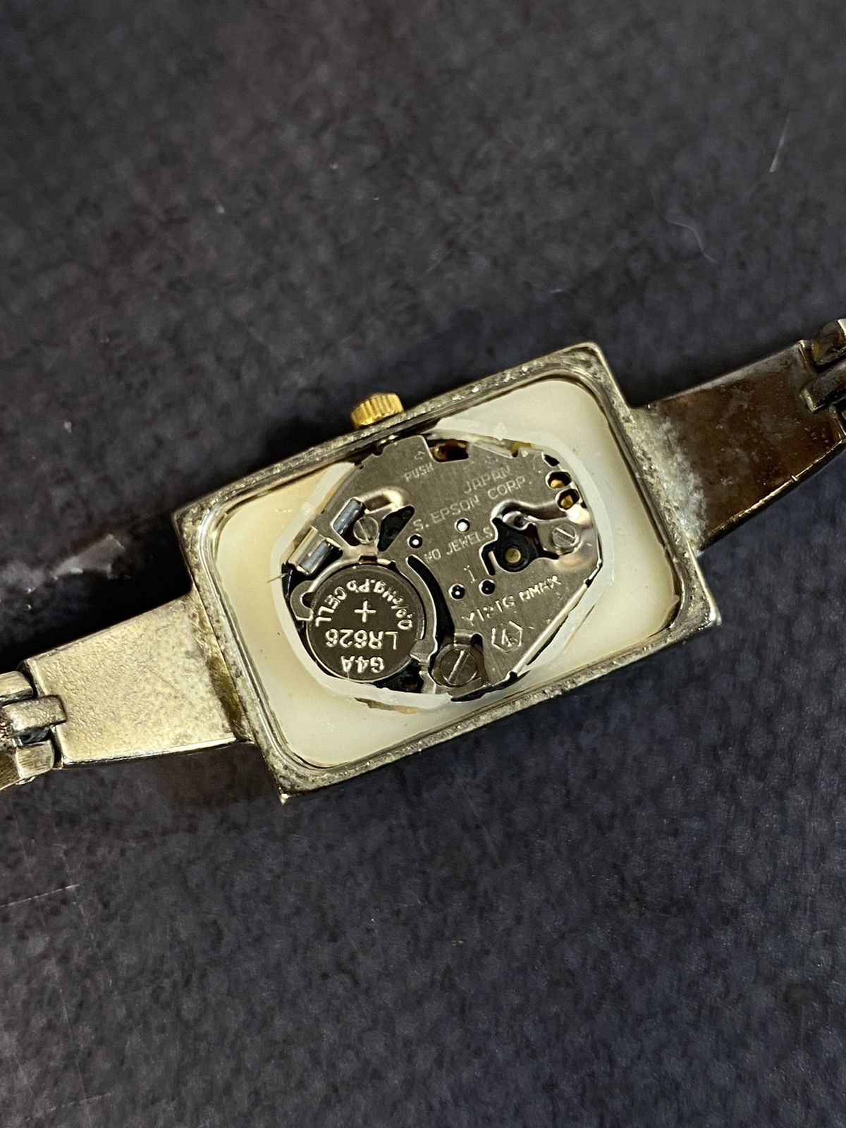 Japanese Brand Elegant OMAX Watch with Metal Bracelet Size ONE SIZE - 4 Thumbnail
