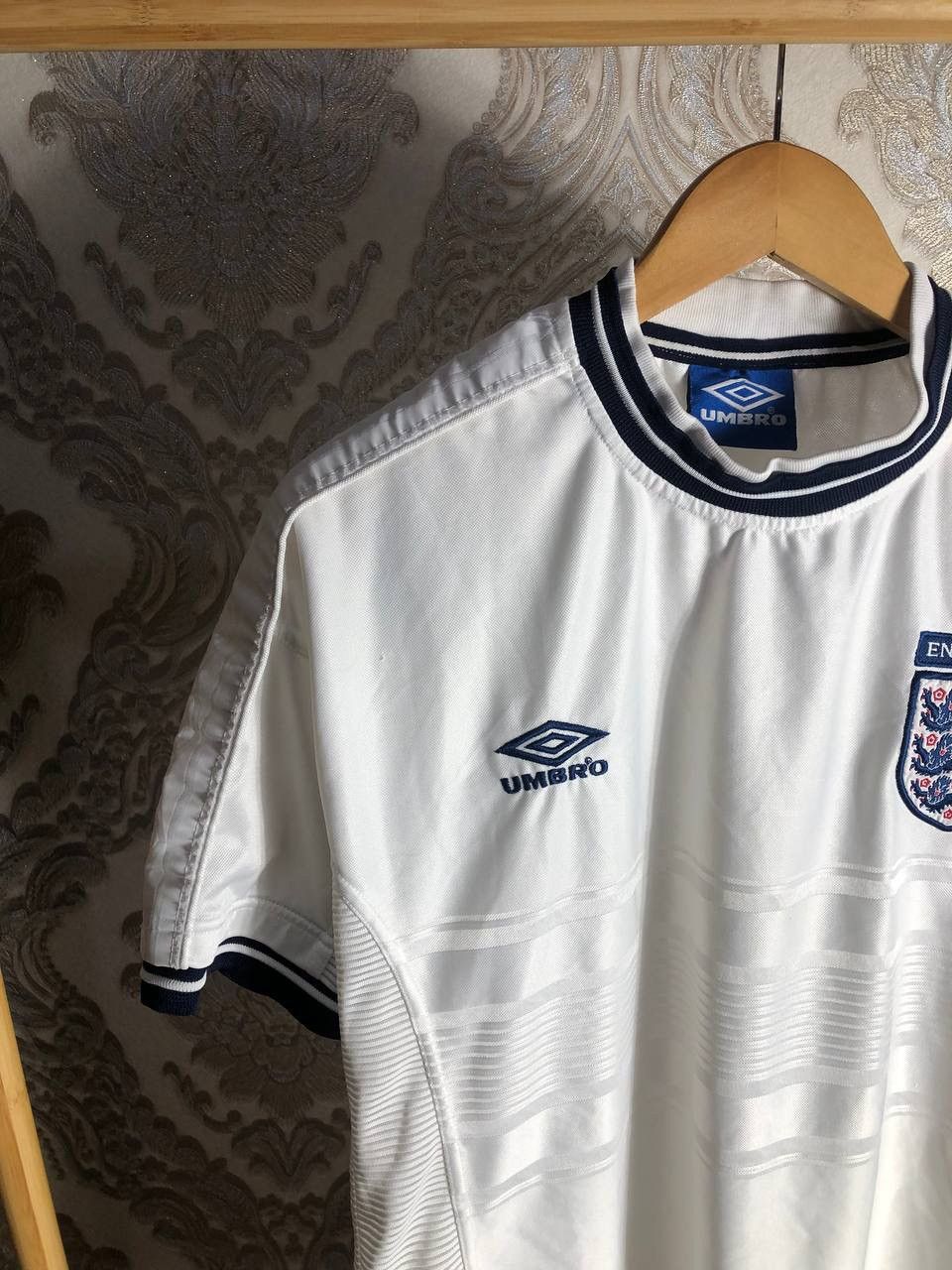 Umbro VINTAGE UMBRO ENGLAND RETRO SOCCER JERSEY MANCHESTER Y2K 90s Size US L / EU 52-54 / 3 - 4 Thumbnail