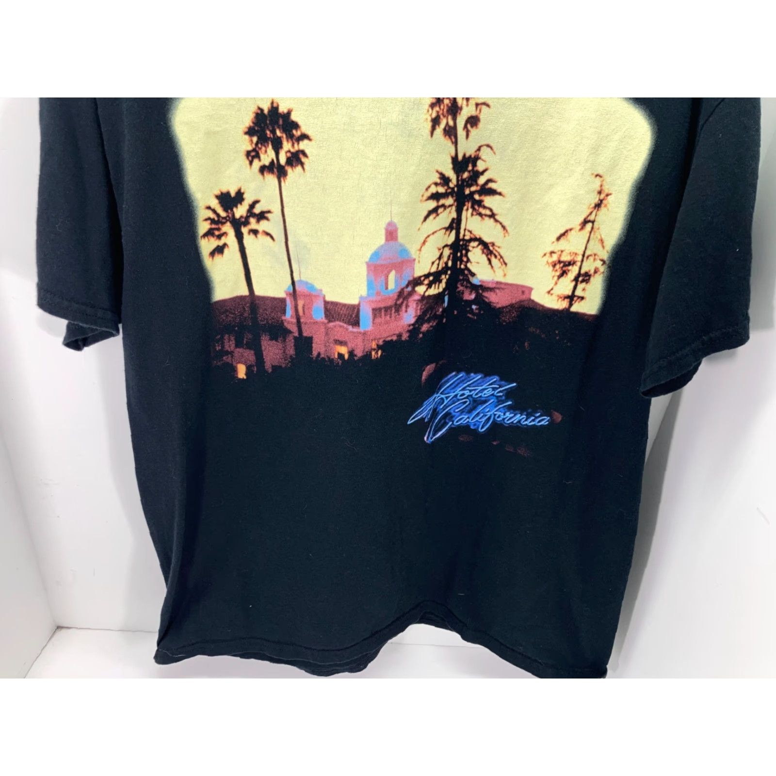 Gildan VINTAGE The Eagles Hotel California Concert T-Shirt Mens S Black Graphic Gildan Cotton Size US S / EU 44-46 / 1 - 3 Thumbnail
