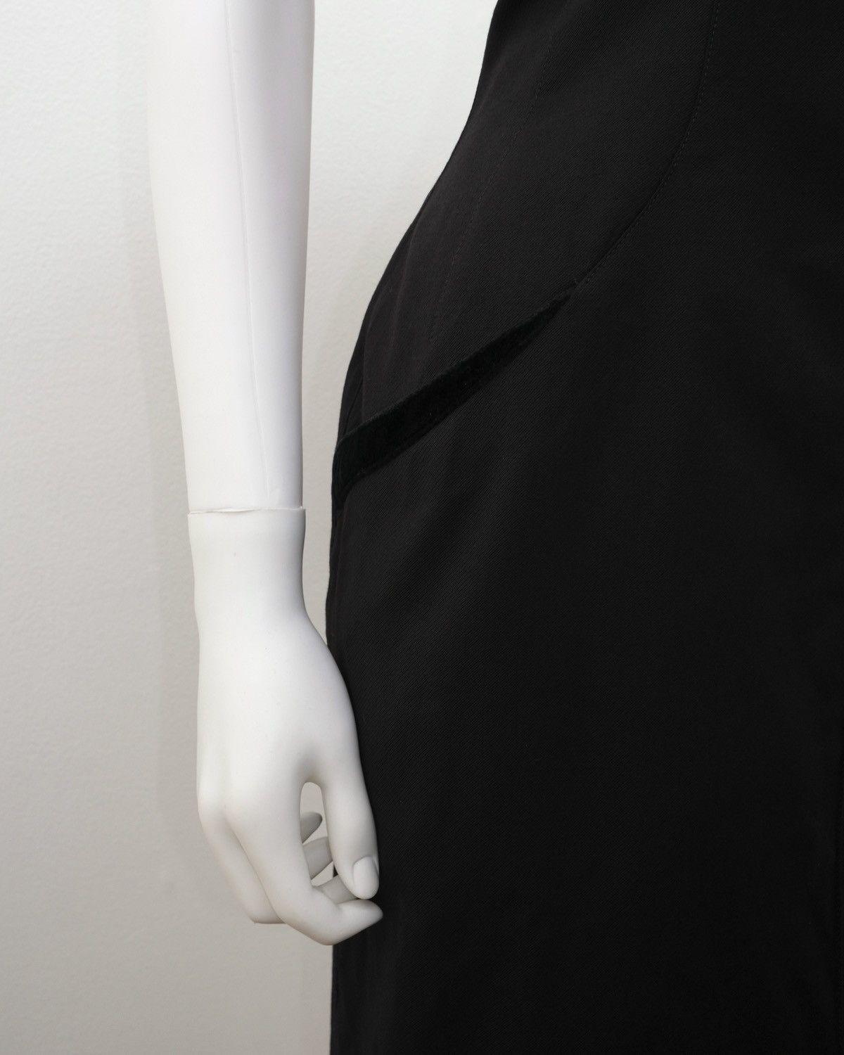 Thierry Mugler F/W 1998 Thierry Mugler Runway Velvet Trim Halter Hourglass Size M / US 6-8 / IT 42-44 - 9 Thumbnail
