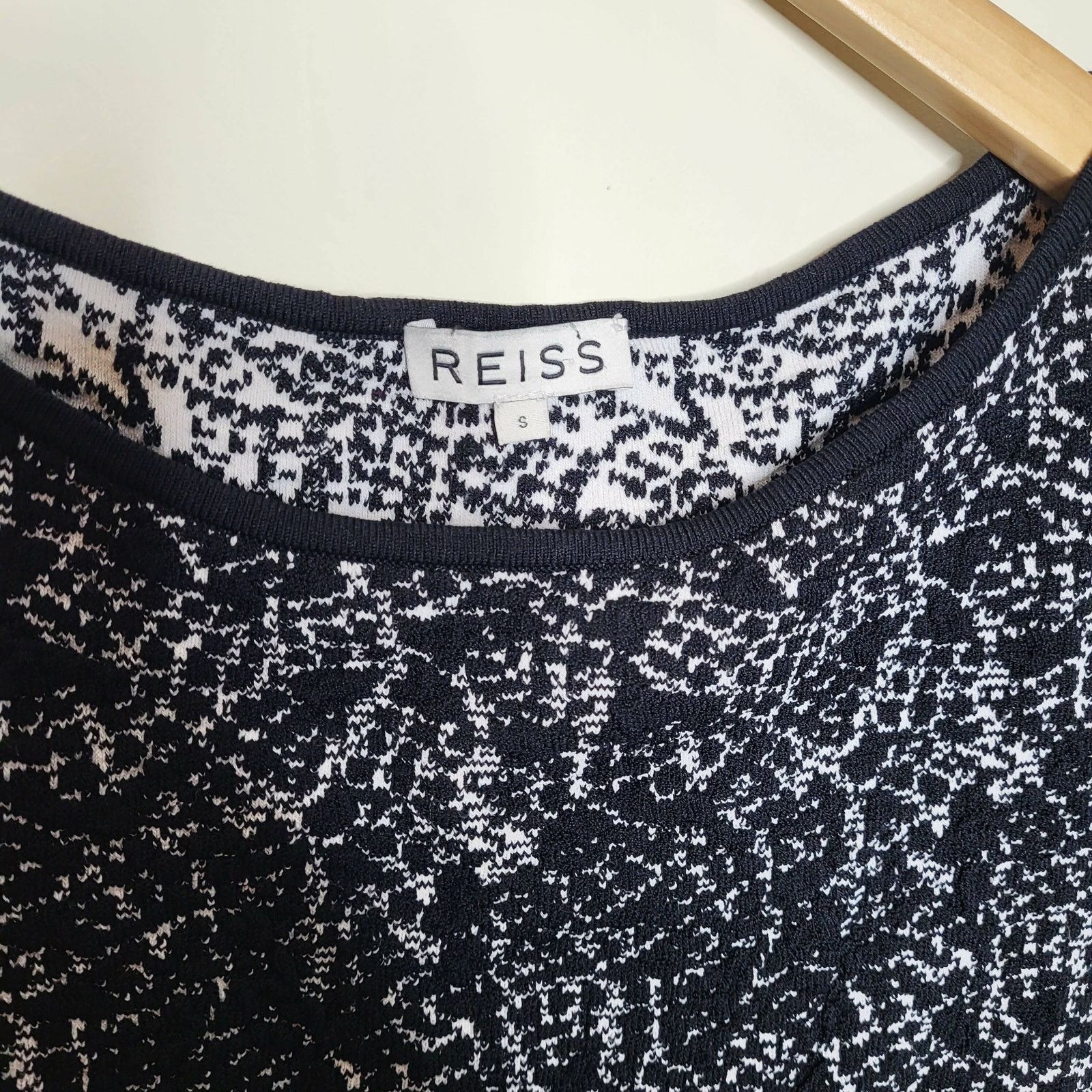 Reiss Reiss Long Sleeve Ballet Neckline Top - Abstract - Black Size S / US 4 / IT 40 - 10 Thumbnail