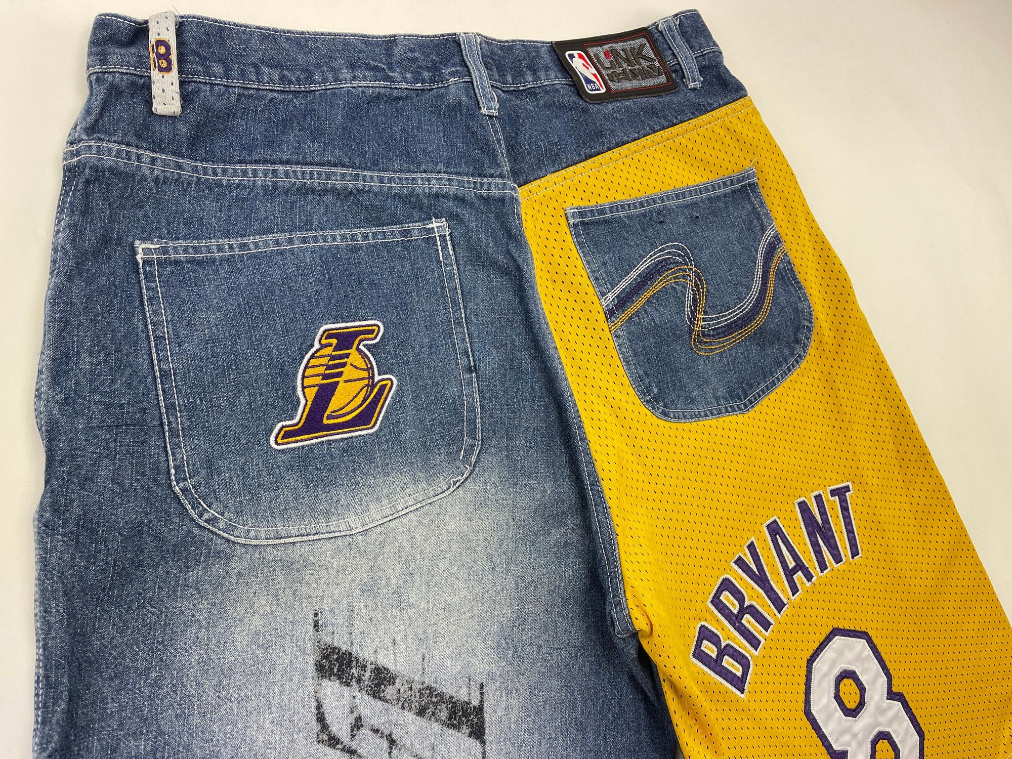 NBA NBA shorts, Los Angeles Lakers, vintage UNK basketball, W 36 Size US 36 / EU 52 - 5 Thumbnail